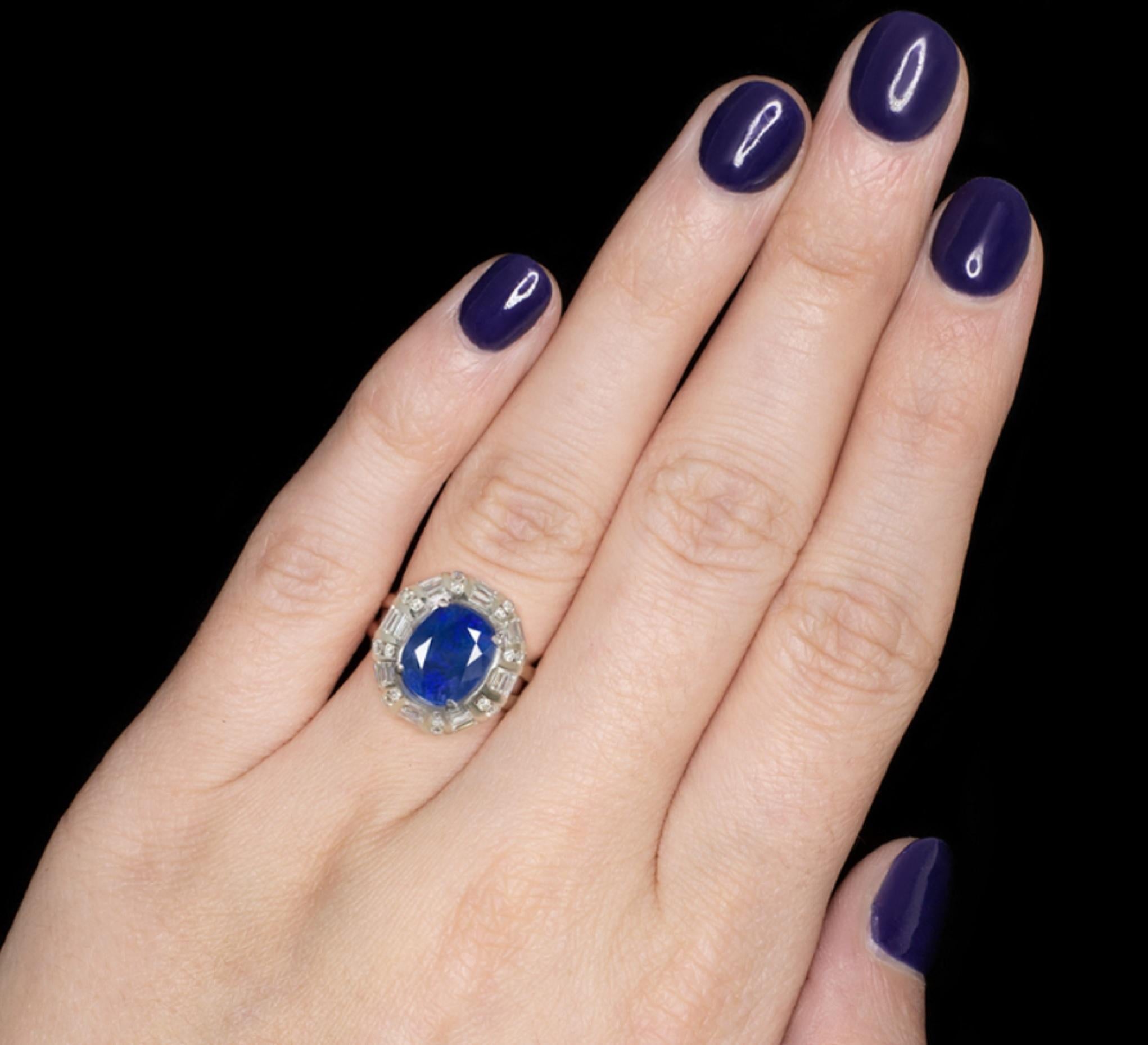 NO HEAT AGL Certified 6 Carat Blue Sapphire Diamond 18 Carat White Gold Ring  In New Condition For Sale In Rome, IT