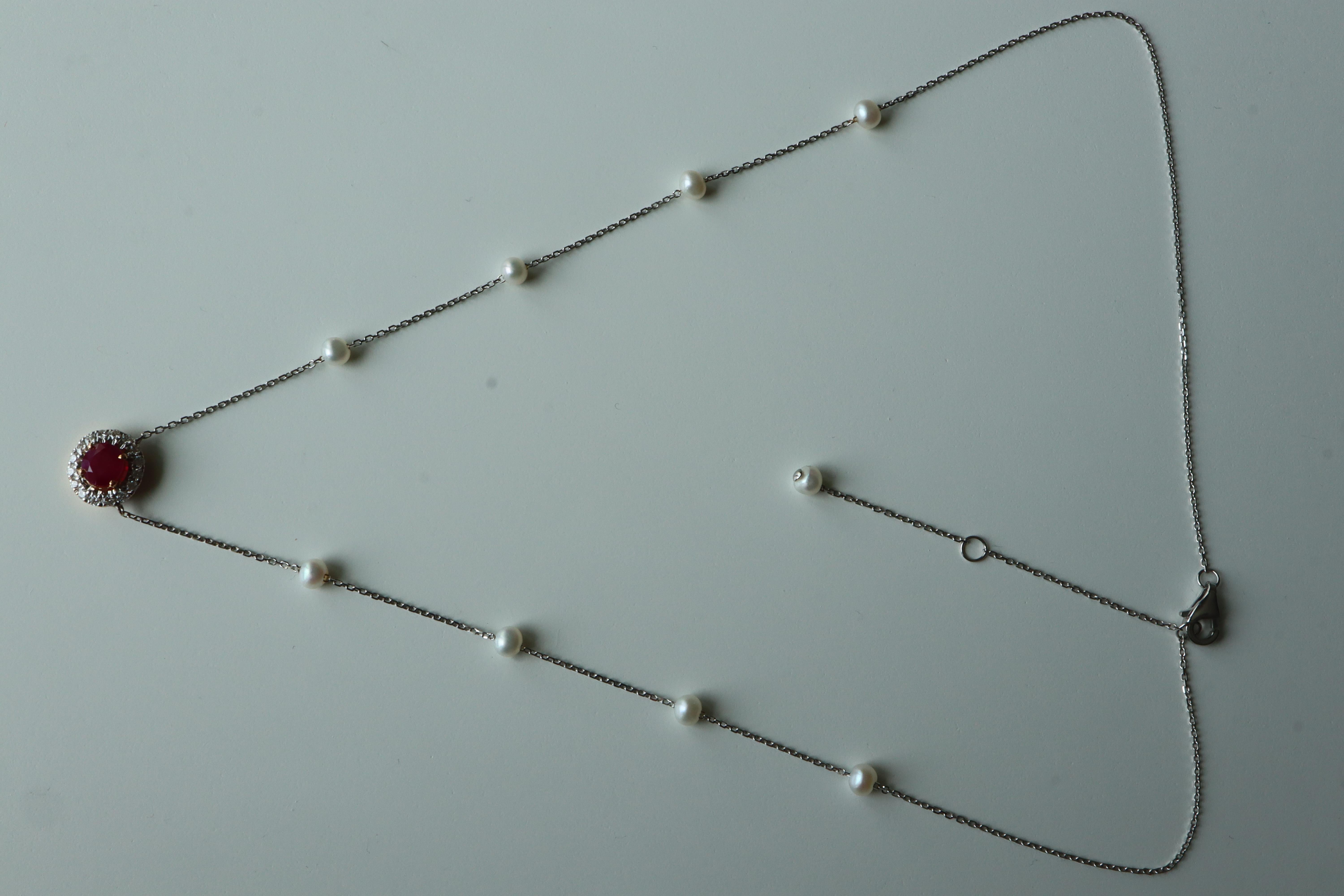 Halskette aus unbehandeltem Burma-Rubin mit natürlichen Diamanten und Akoya-Perlen (Ovalschliff) im Angebot