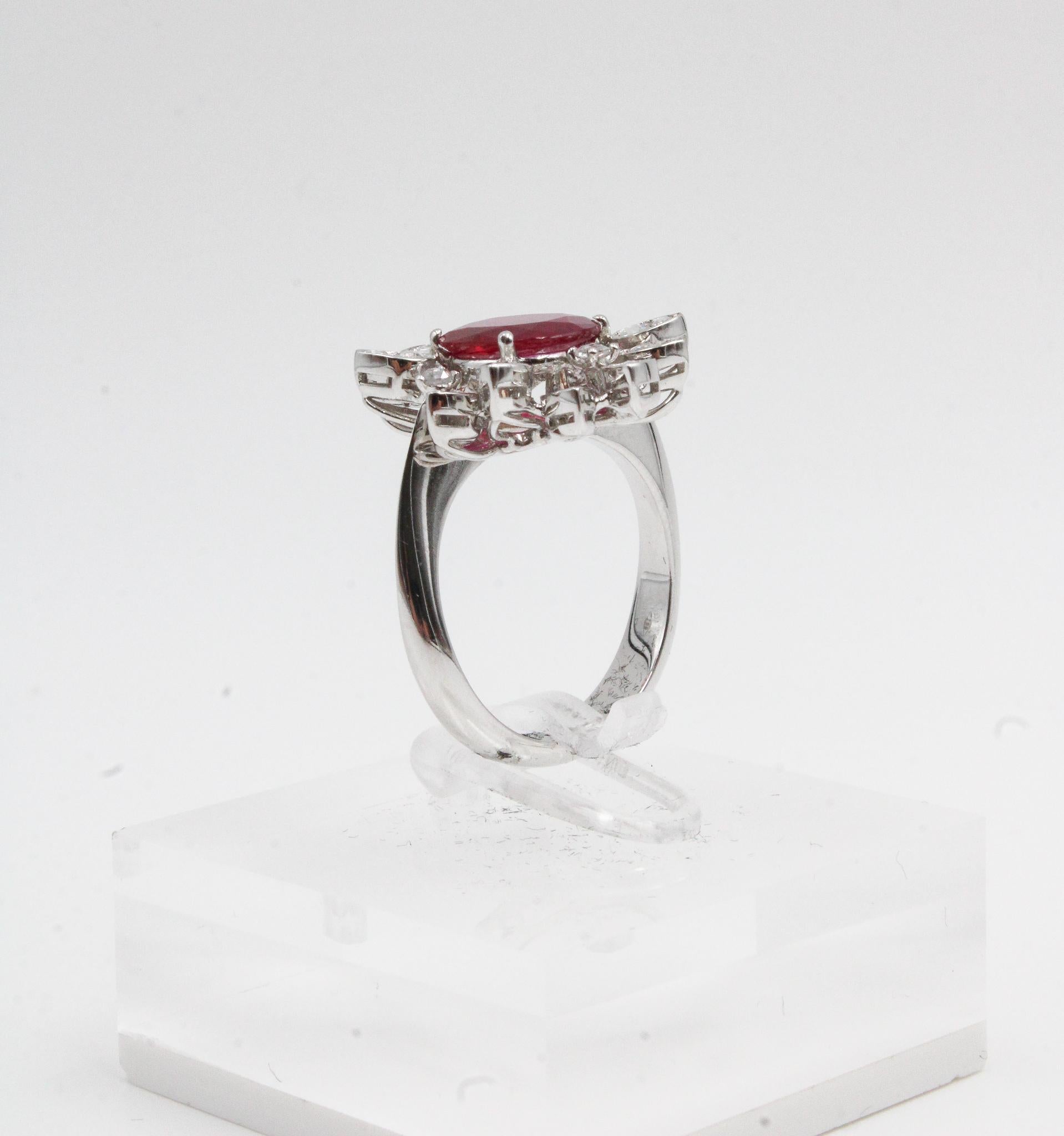 No Heat Burmese Ruby and Diamond Cluster Ring, GRS Certified In New Condition For Sale In Roma, IT