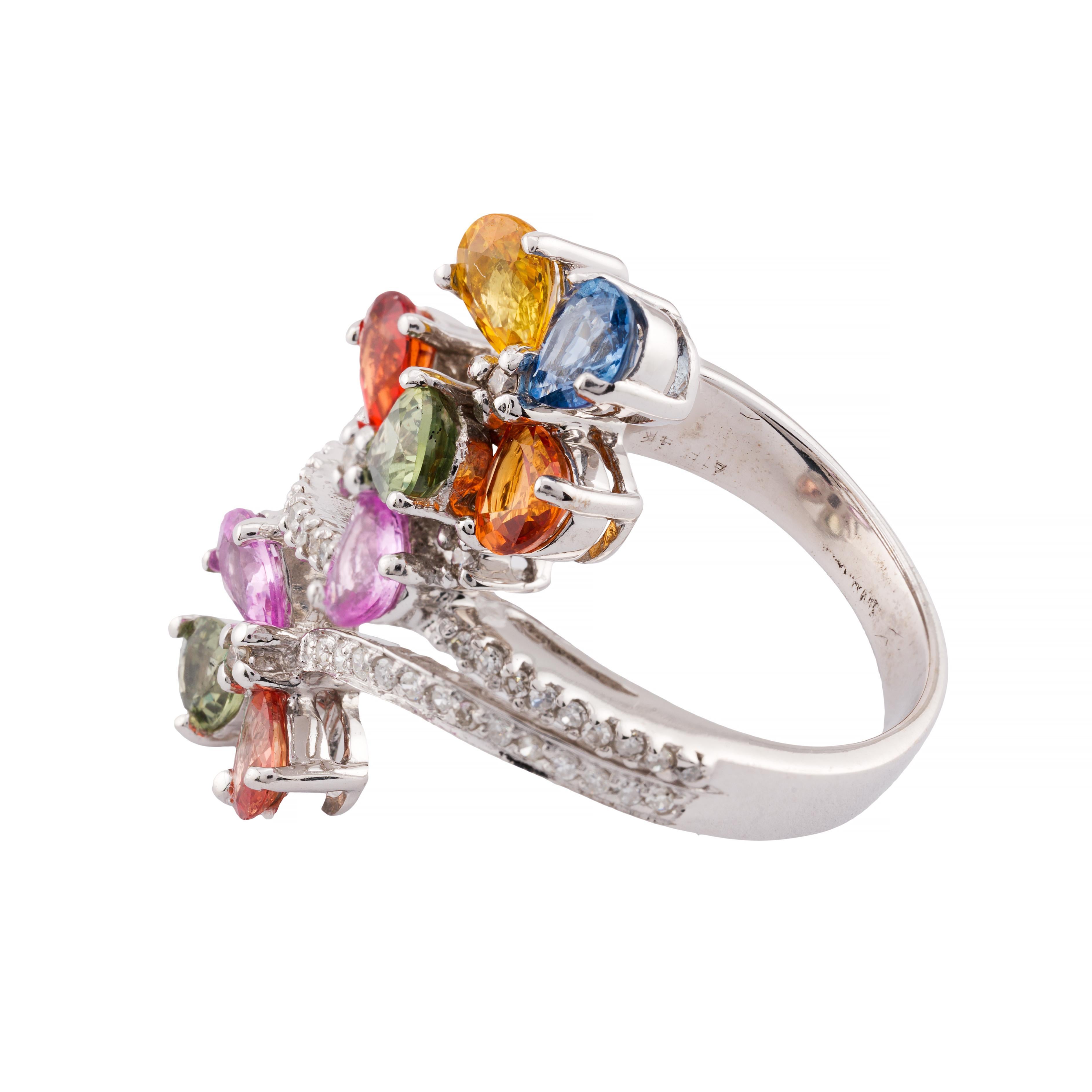 Contemporain No Heat Bague en or blanc 14 carats avec saphir naturel multicolore et diamant en vente
