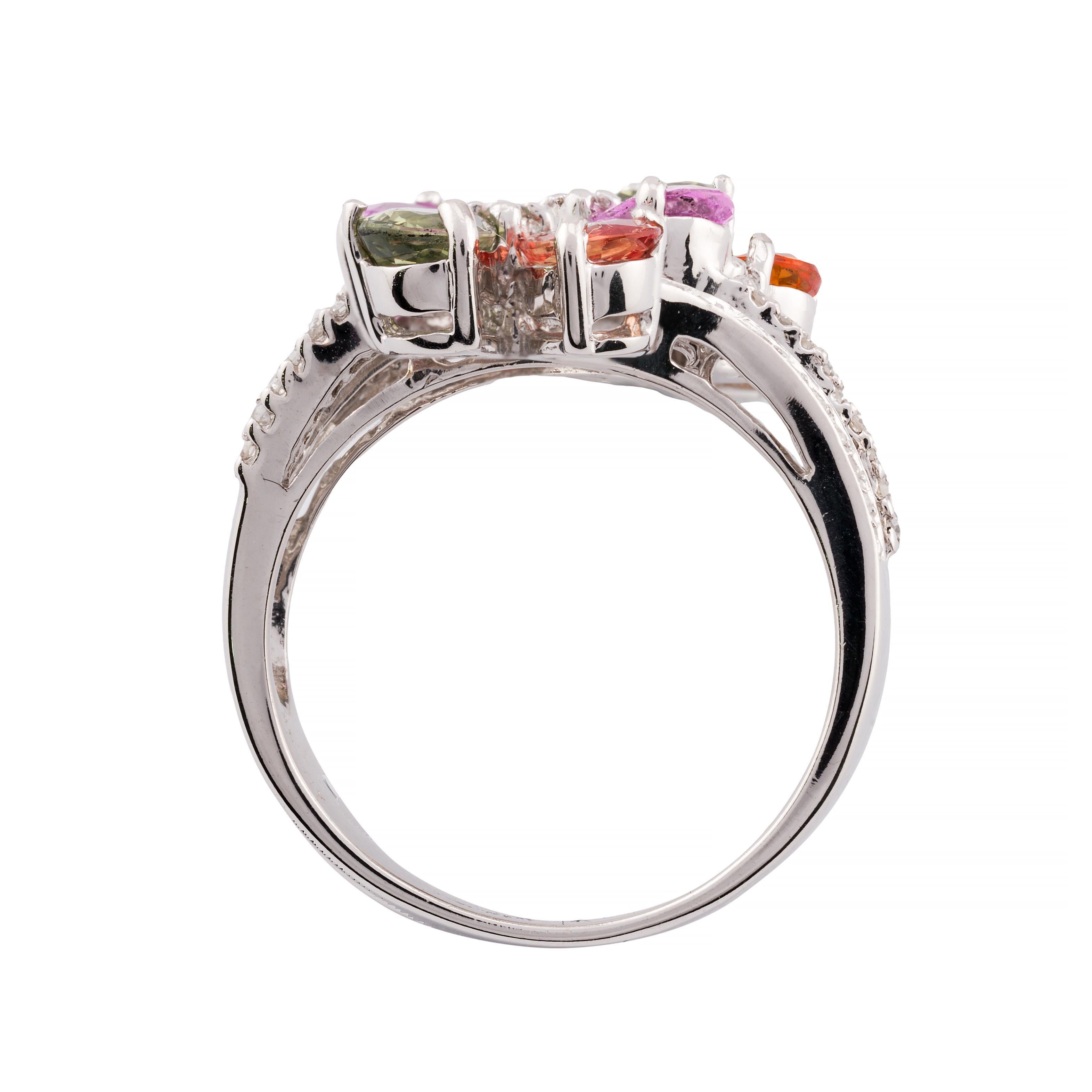 No Heat Bague en or blanc 14 carats avec saphir naturel multicolore et diamant Excellent état - En vente à Boston, MA