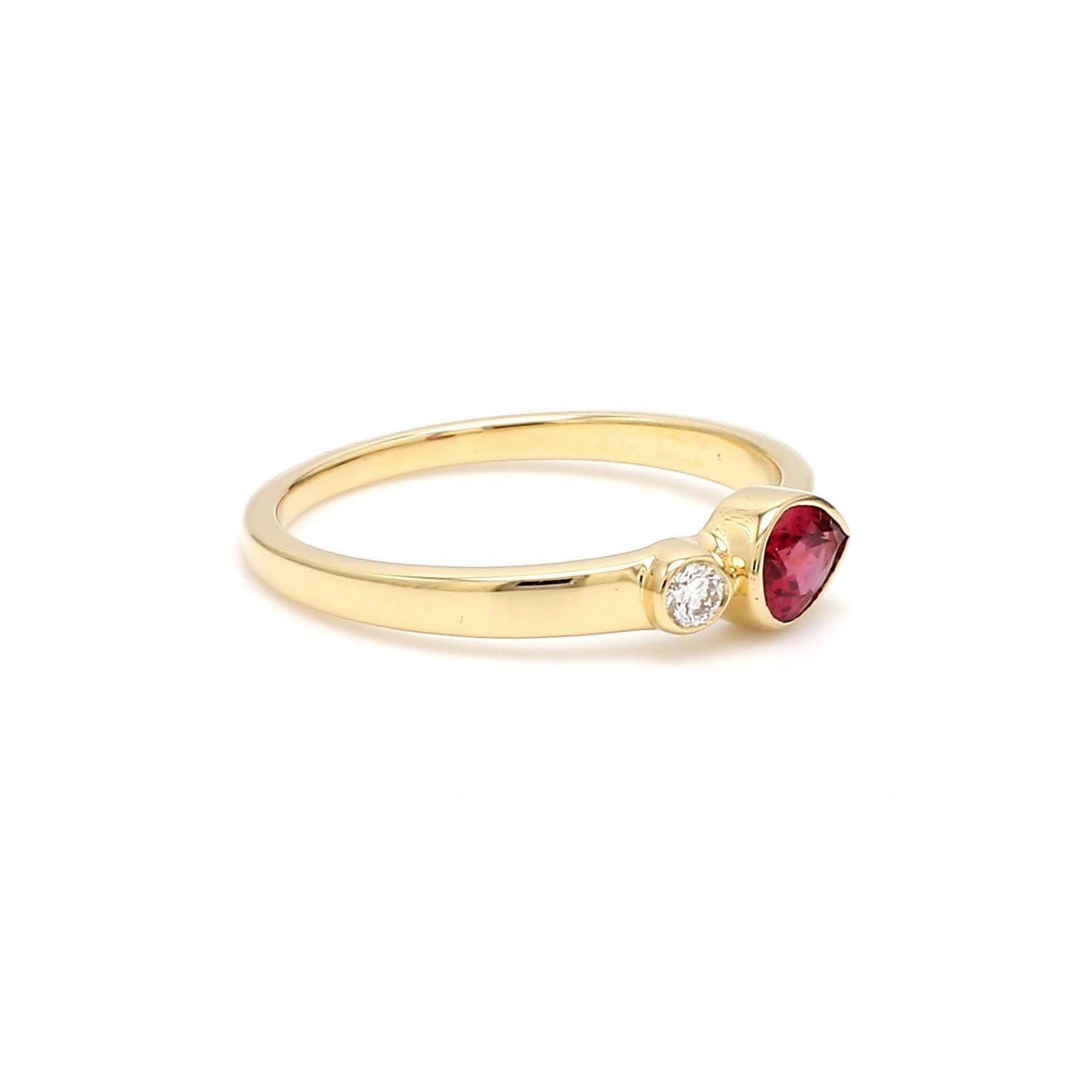 No Heat Pear Ruby Diamond 18 Karat Yellow Gold Ring In New Condition In Hollywood, FL