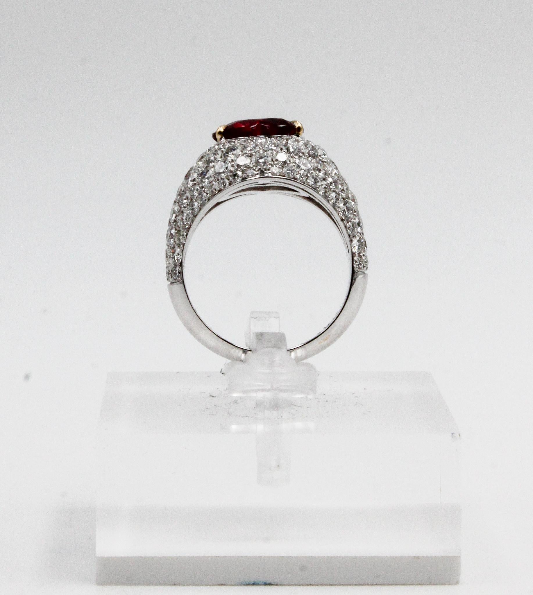 Anello Cuore in Rubino Sangue di Piccione No Heat con Pavé di Diamanti, Gübelin & GRS in vendita 3