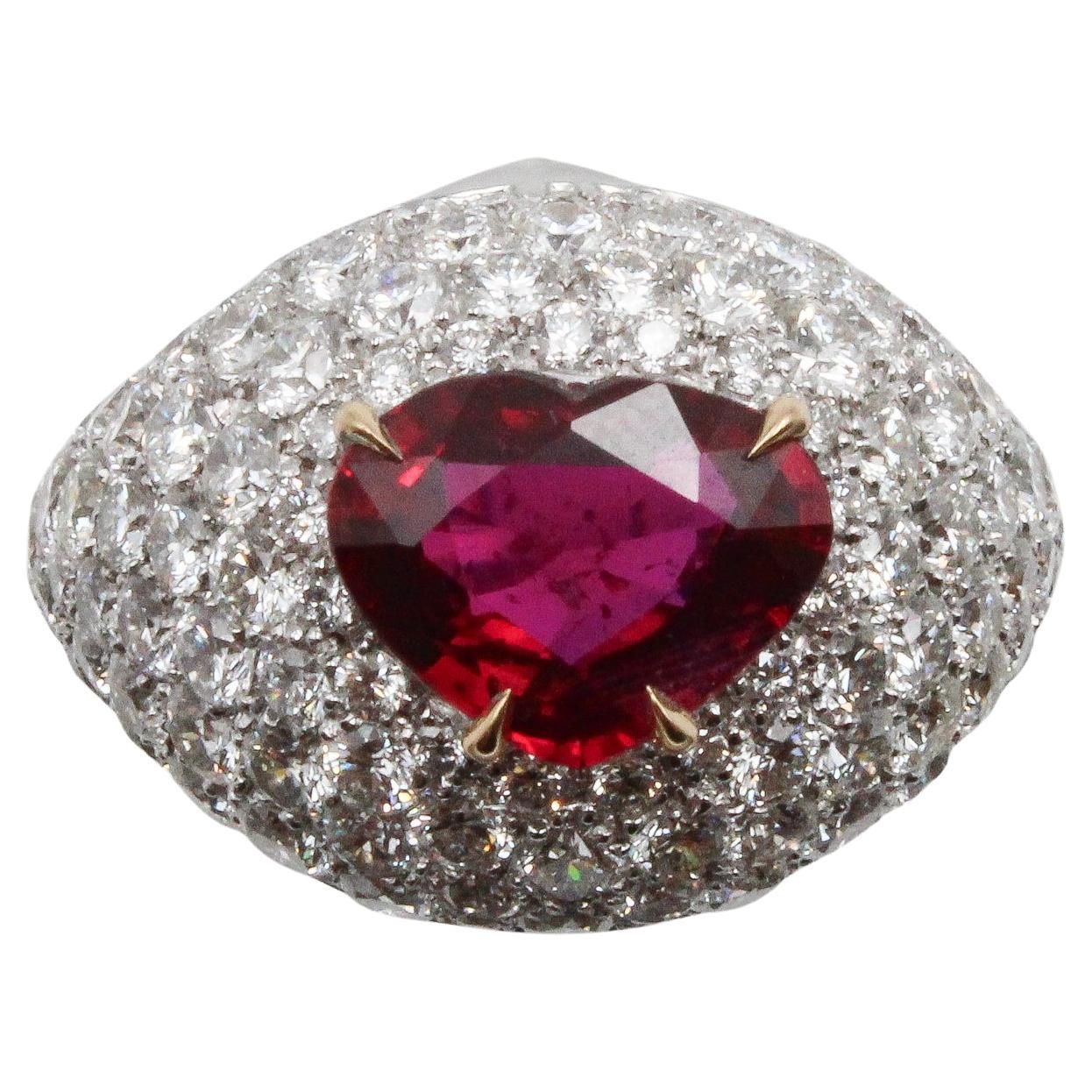 Anello Cuore in Rubino Sangue di Piccione No Heat con Pavé di Diamanti, Gübelin & GRS in vendita