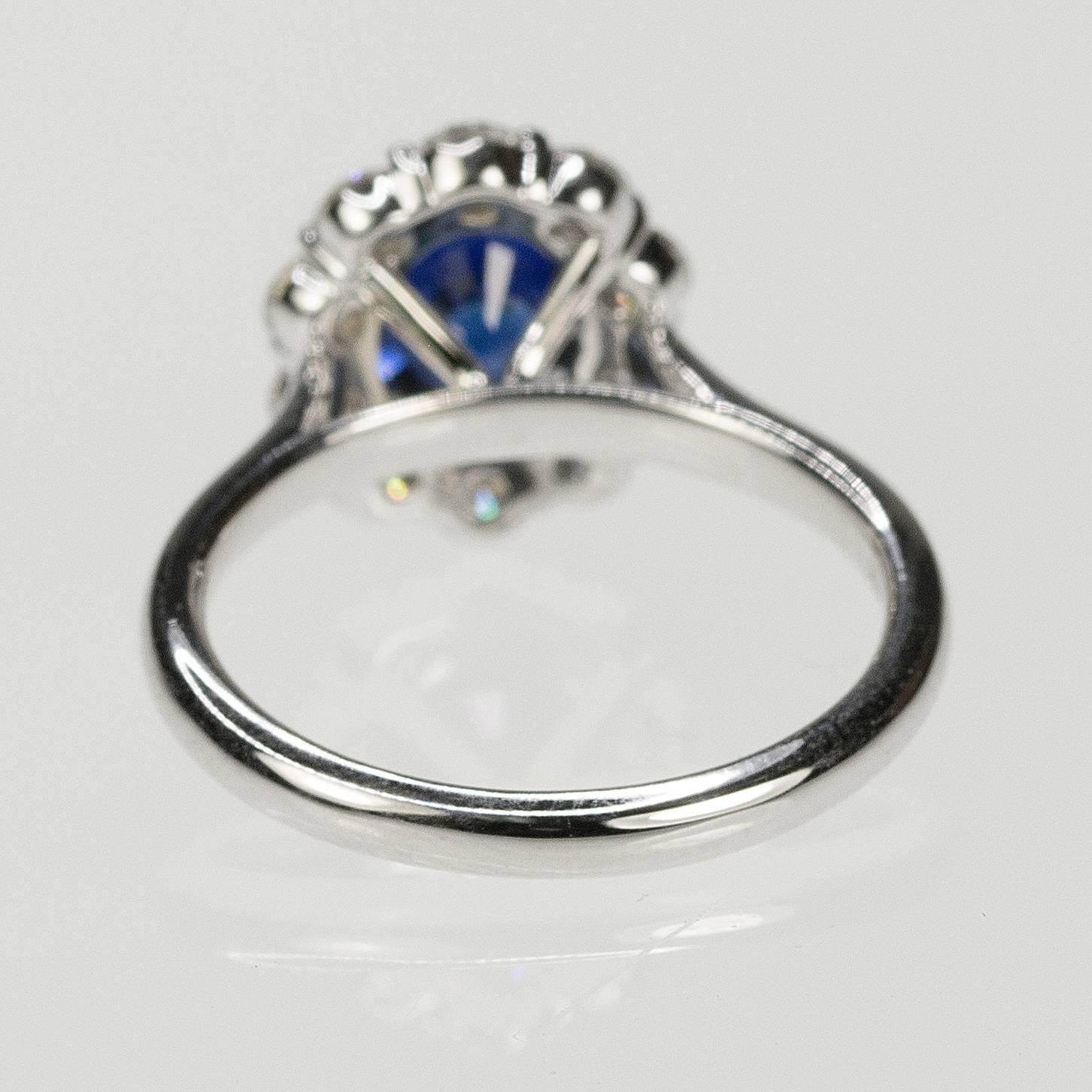 No Heat Sapphire and Diamond Gold Ring In New Condition In Sarasota, FL