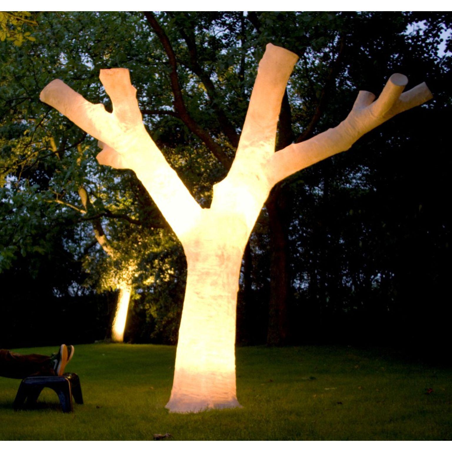 Sculpture lumineuse No Leafs de l'Atelier Haute Cuisine
Pièce unique
Dimensions : 25 x 400 cm (variable)
Matériaux : Fibre de verre

Toutes nos lampes peuvent être câblées en fonction de chaque pays. Si elle est vendue aux États-Unis, elle sera