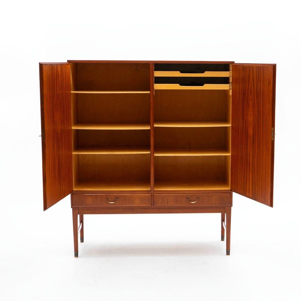 Danese N.O. Armadio danese in teak di Møller con interni in acero chiaro, anni '60 in vendita
