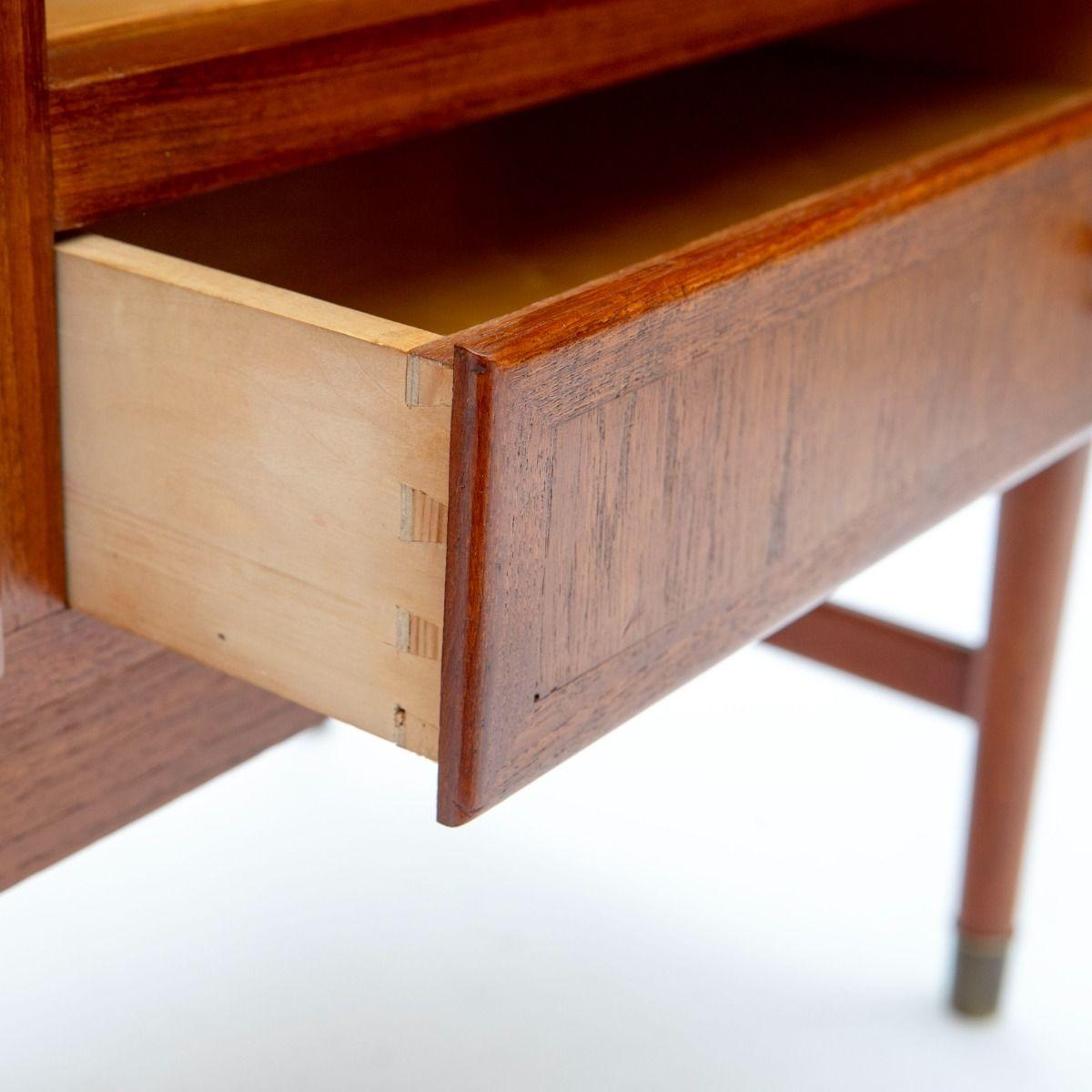 N.O. Armadio danese in teak di Møller con interni in acero chiaro, anni '60 in vendita 2