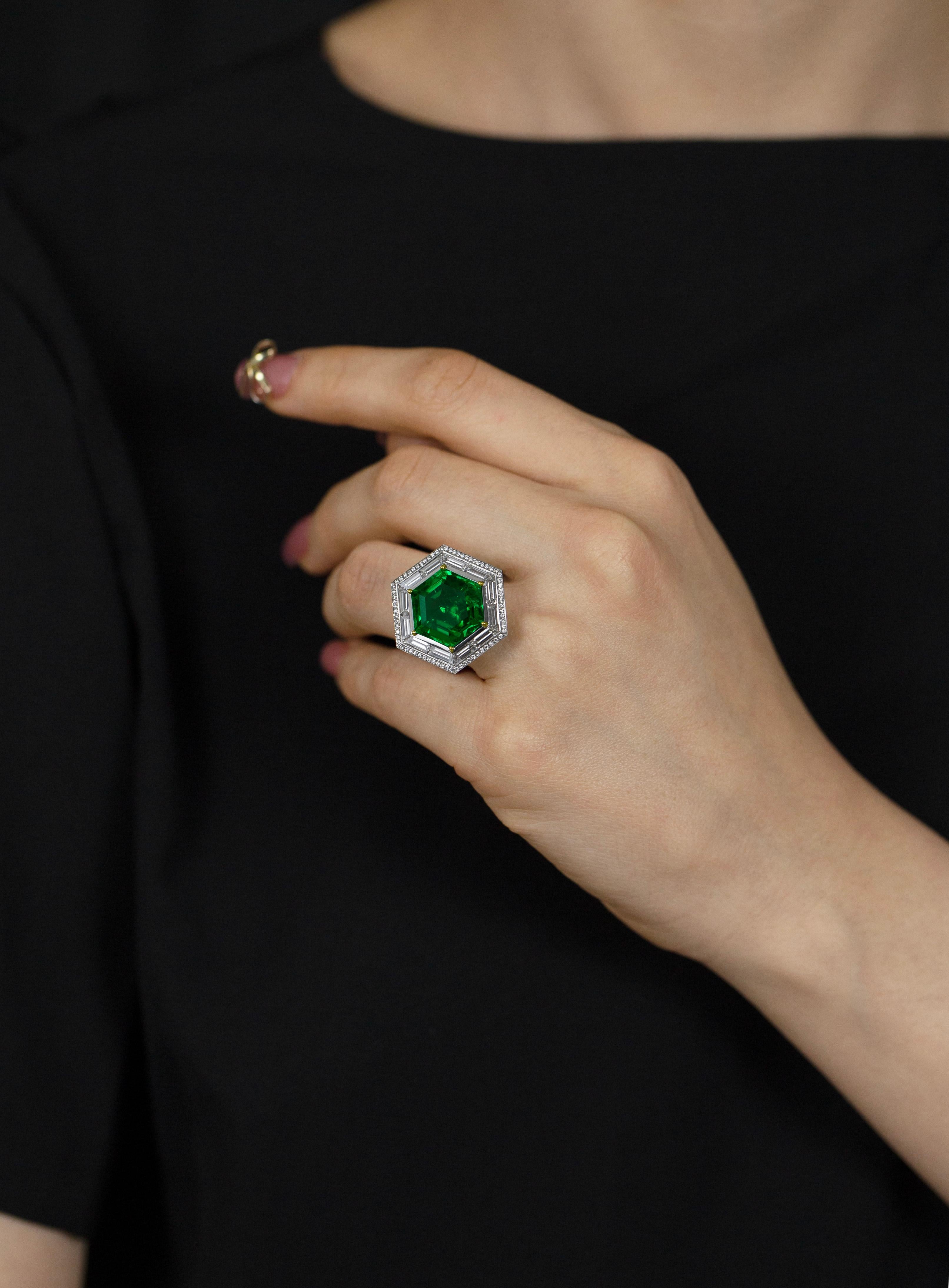 Emerald Cut No-Oil 9.28 Carat Hexagon Cut Colombian Emerald and Diamond Fashion Ring For Sale
