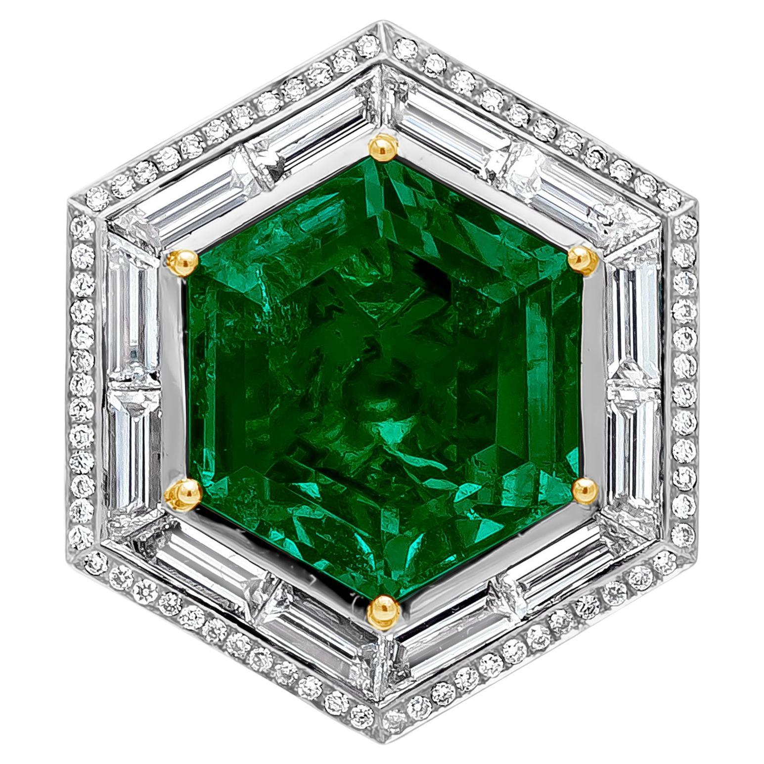Contemporary No-Oil 9.28 Carat Hexagon Cut Colombian Emerald and Diamond Fashion Ring For Sale