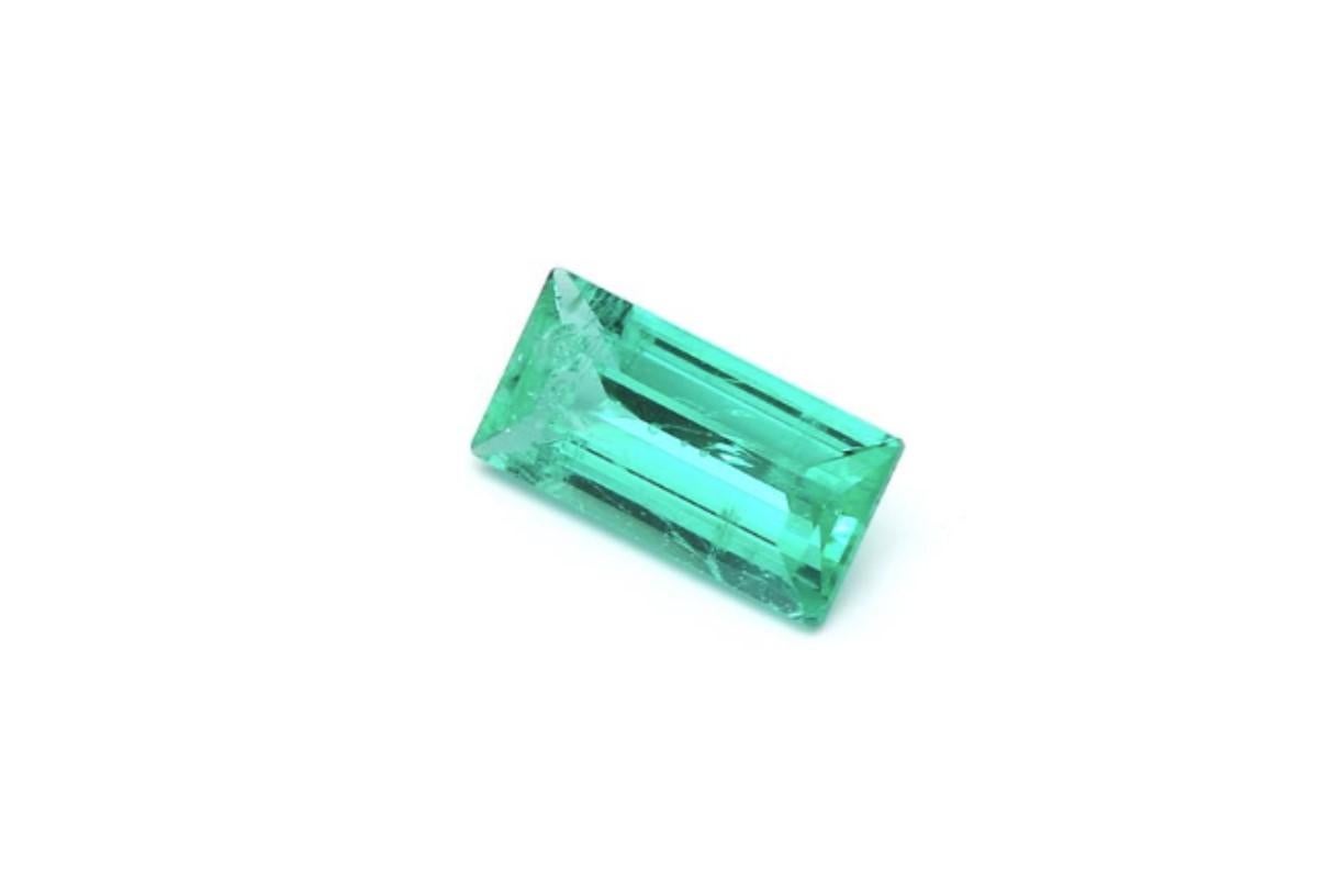 An amazing Russian Emerald which allows jewelers to create a unique piece of wearable art.
This exceptional quality gemstone would make a custom-made jewelry design. Perfect for a Ring or Pendant.

Shape - Baguette
Weight - 0.41 ct
Treatment -