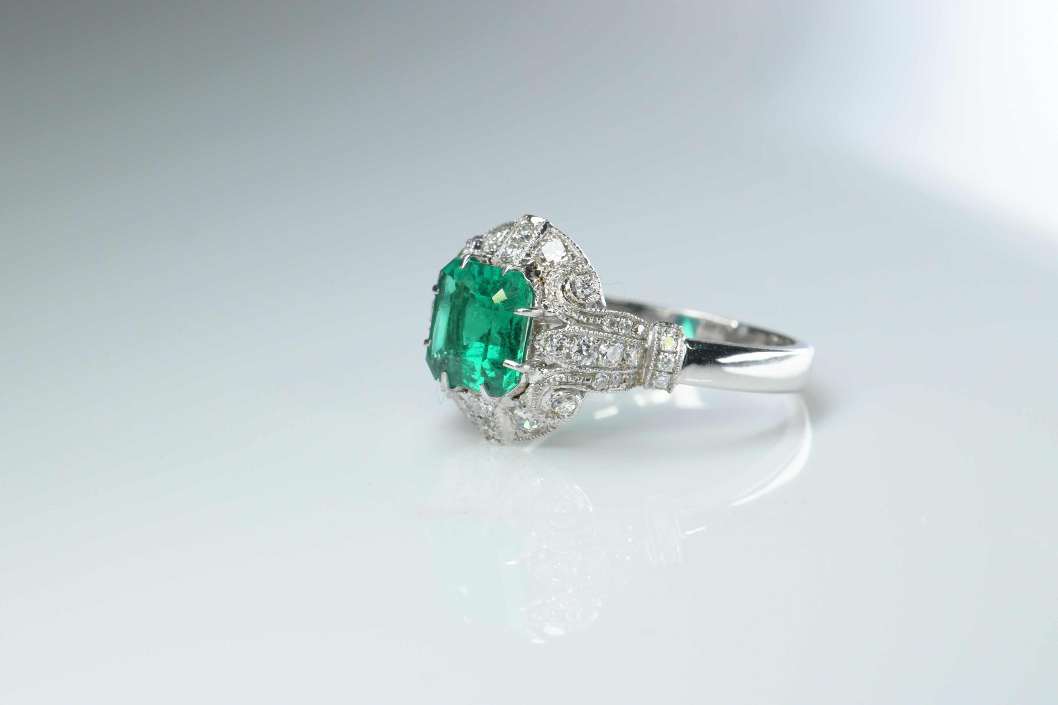 No Oil Colombia Emerald Diamond Ring AGL Certification In Excellent Condition In Banbury, GB