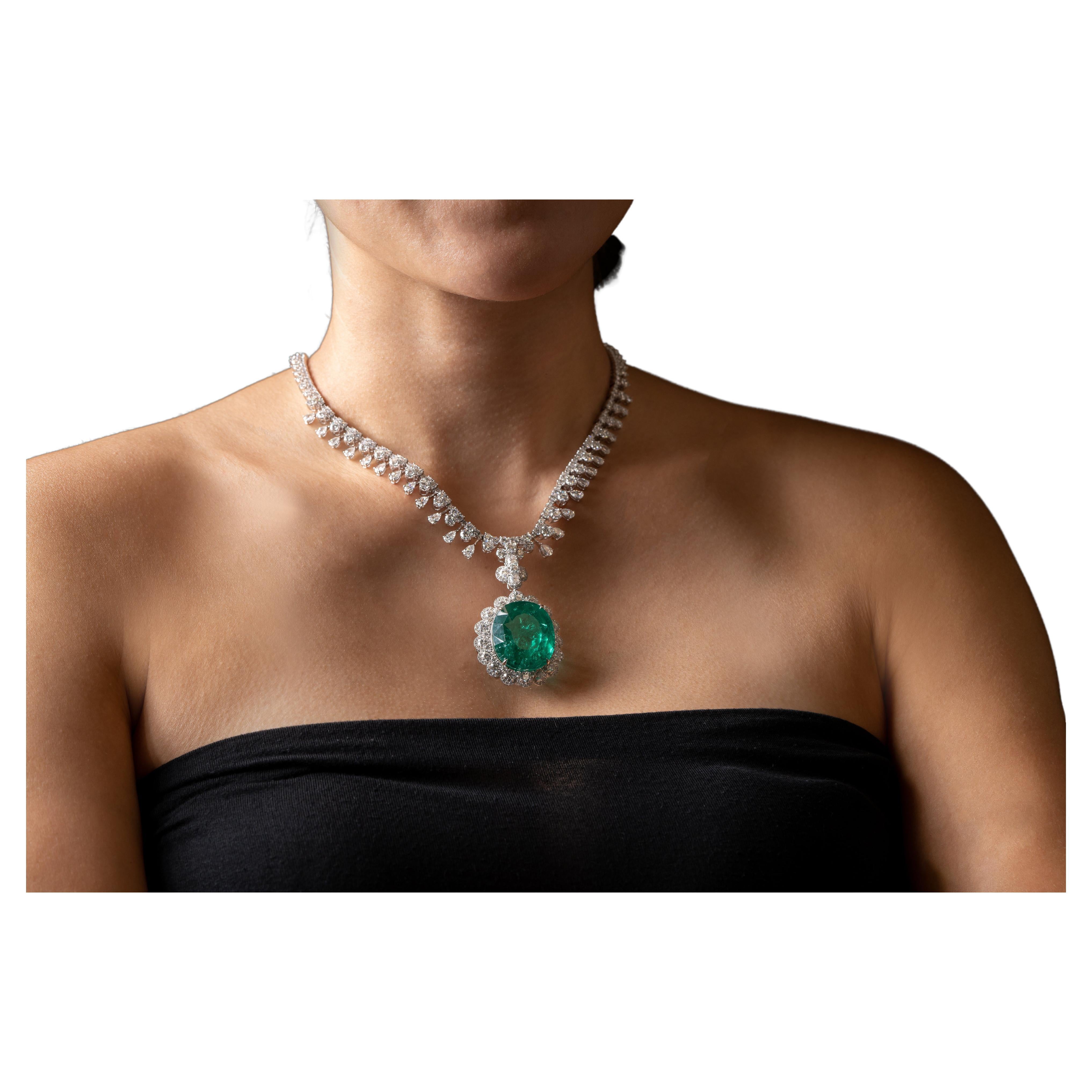 No Oil Colombian 69 Ct Emerald Platinum Award Oval Luxury Necklace For Sale