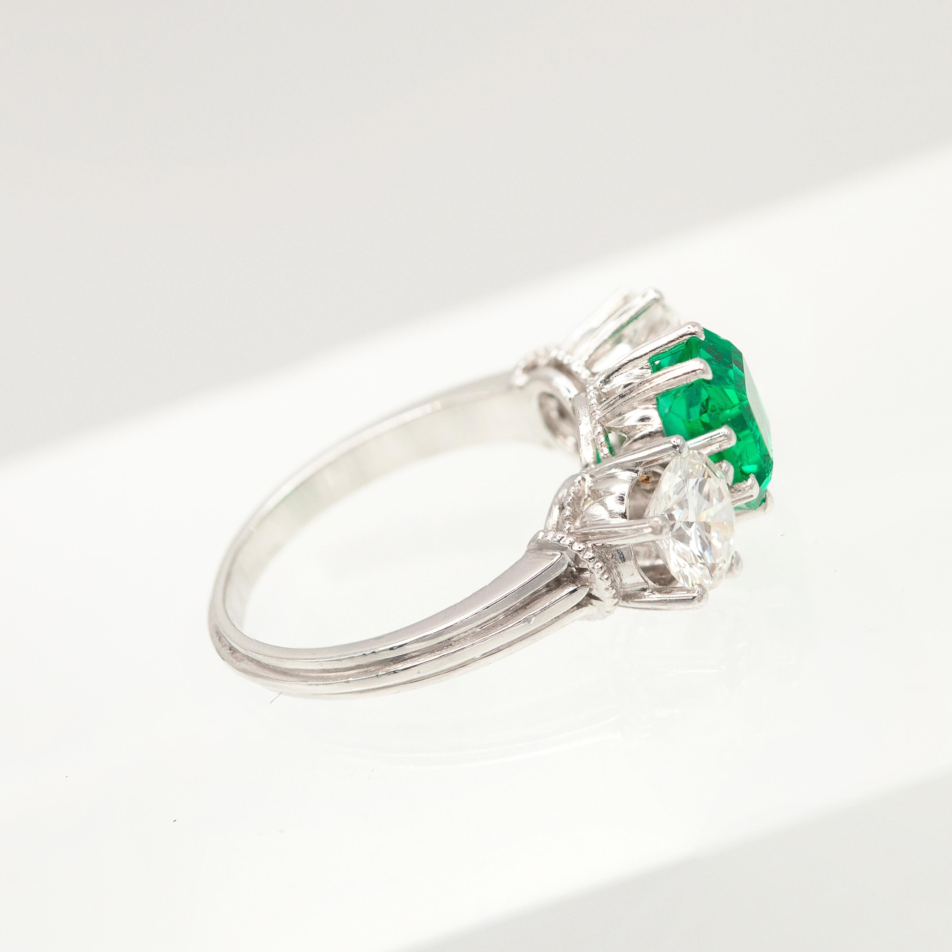 GIA Certified NO OIL Colombian Emerald Diamond Platinum Three-Stone Ring (bague à trois pierres en platine) en vente 4