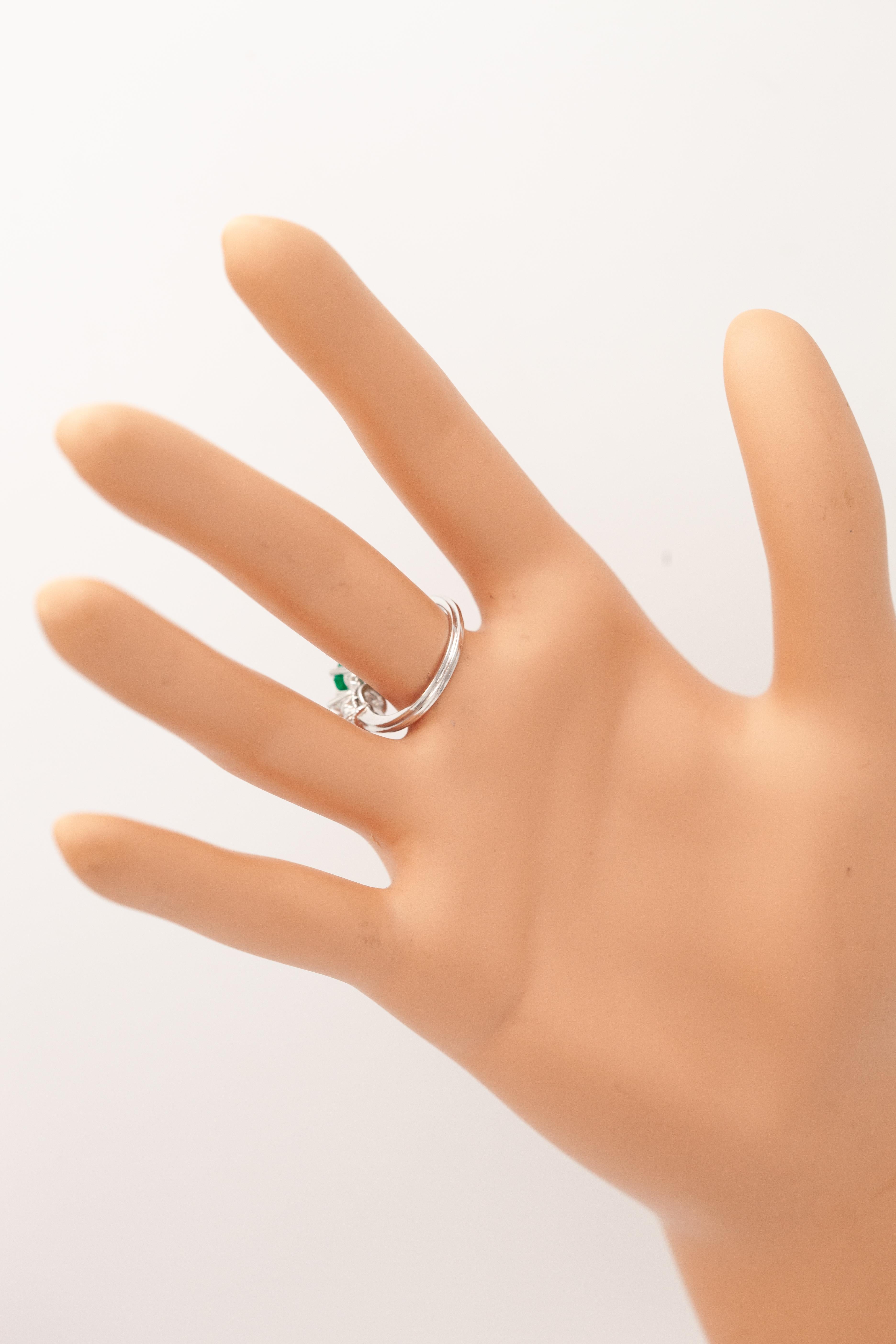 GIA Certified NO OIL Colombian Emerald Diamond Platinum Three-Stone Ring (bague à trois pierres en platine) en vente 8