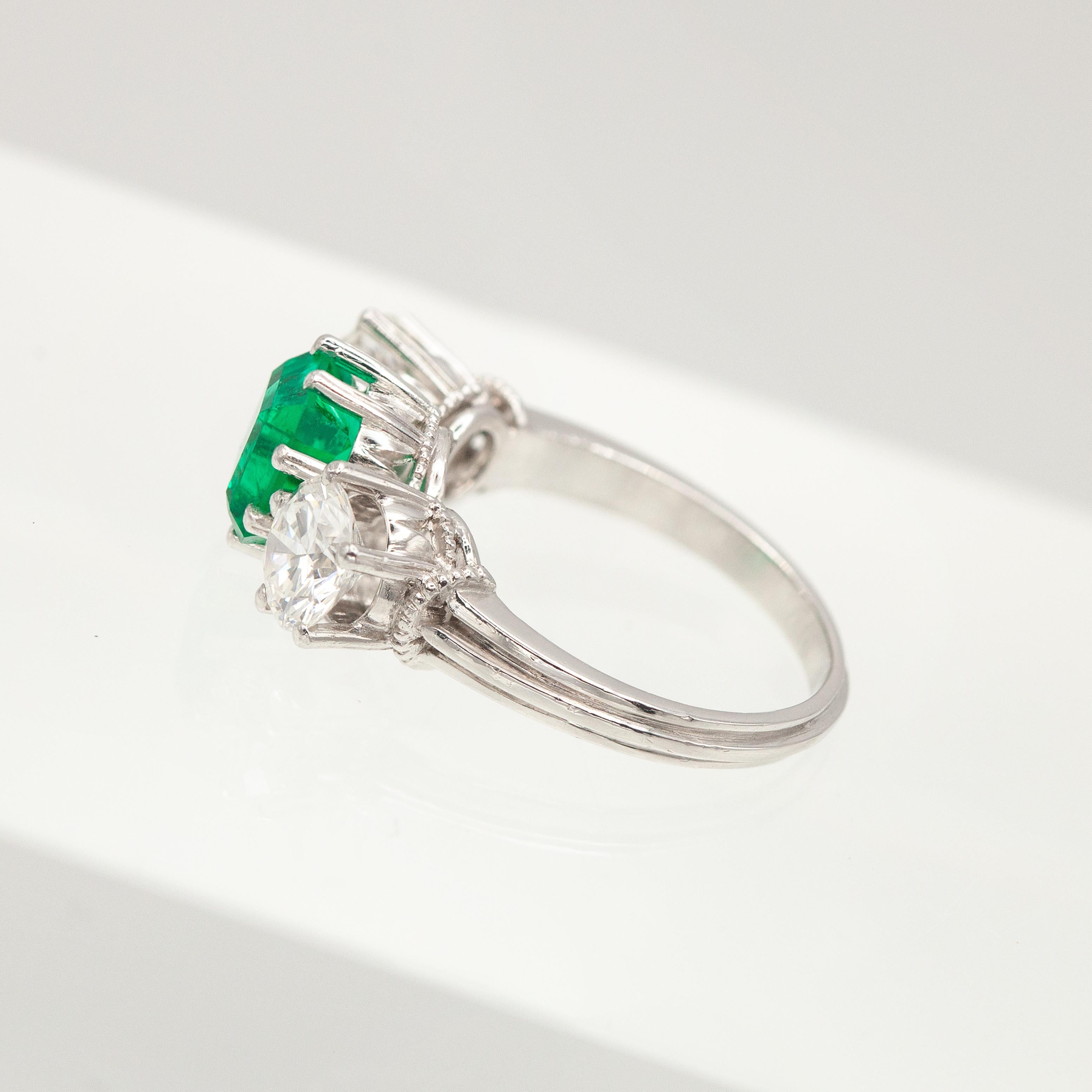 GIA Certified NO OIL Colombian Emerald Diamond Platinum Three-Stone Ring (bague à trois pierres en platine) en vente 3