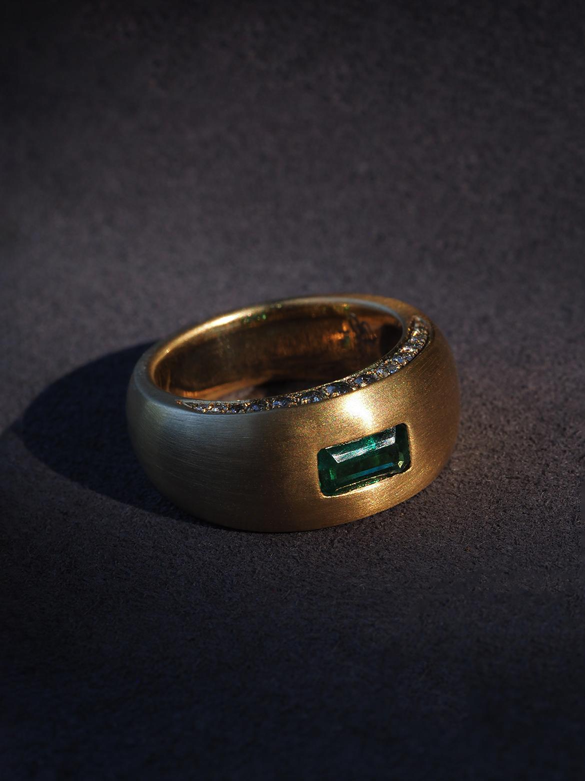 Sin aceite Anillo esmeralda oro amarillo 18K diamantes talla 8.5 regalo aniversario de boda en Nuevo estado para la venta en Berlin, DE