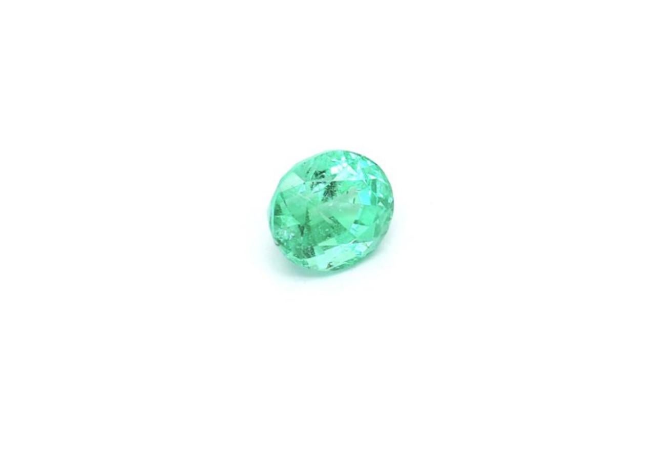 Moderne Aucune meraude de Russie de forme ovale non sertie  l'huile 1,38 carat en vente
