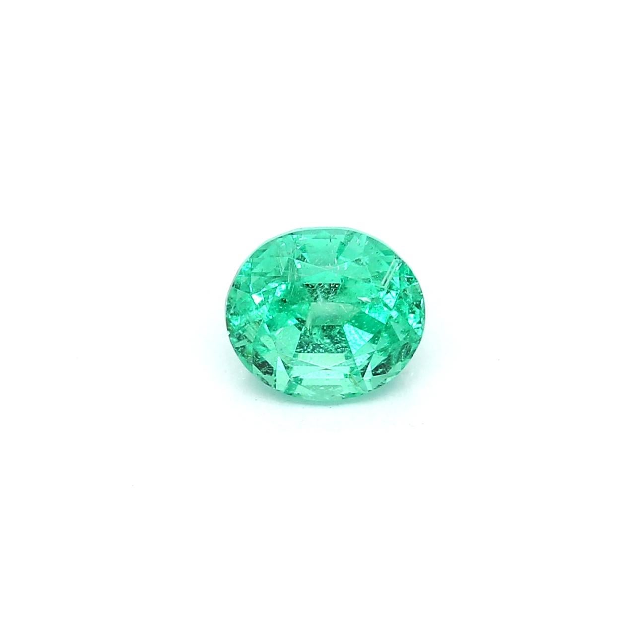 Taille ovale Aucune meraude de Russie de forme ovale non sertie  l'huile 1,38 carat en vente