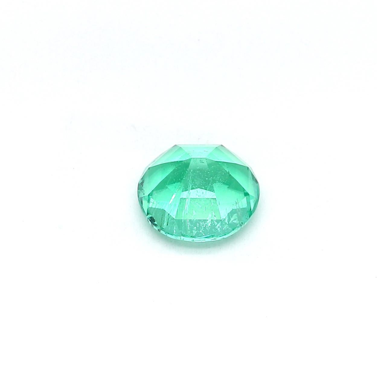 No Oil Oval Shape Loose Emerald from Russia 1.38 Carat In New Condition For Sale In Bangkok, TH
