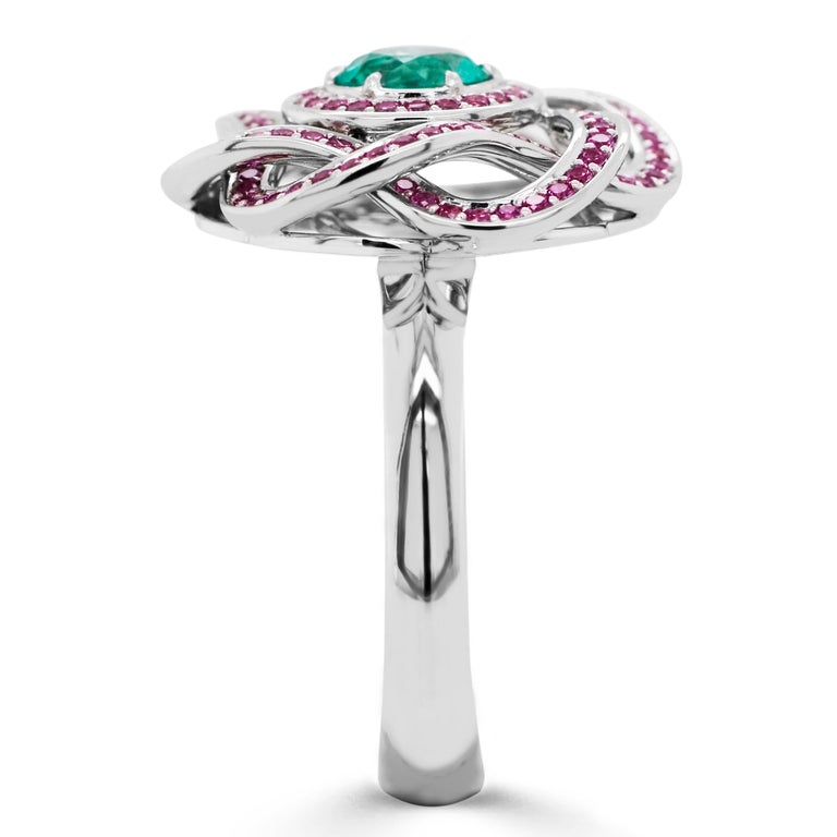 Romantic No Oil Round Emerald Floral 18K Gold Ring with Pink Sapphires For Sale