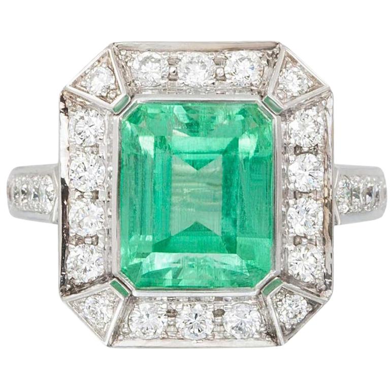 No-Oil Russian Emerald White Diamond 18 Karat Gold Fashion Ring at 1stDibs