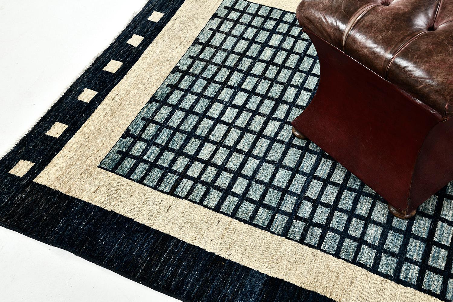 Annodato a mano Nessuna immagine Mehraban Rugs dal design moderno con tintura vegetale in vendita