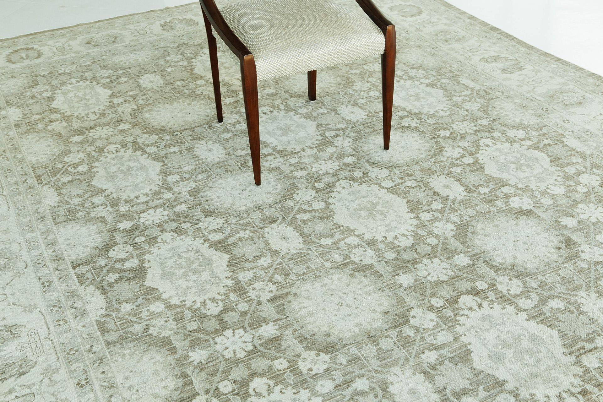 The revival of the classic look in the style of the Mahal rug has an aesthetic appeal due to its unique patterns that really stand out. The fine addition of khaki and dark brown hues to the pile woven rug elevates it to a further sophistication. It