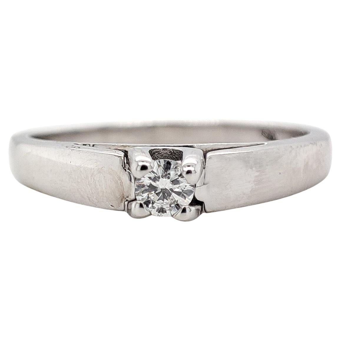 NOTRE RÉSERVATION 0,10CT E/VS1  Bague de fiançailles solitaire en or blanc 14 carats avec diamants