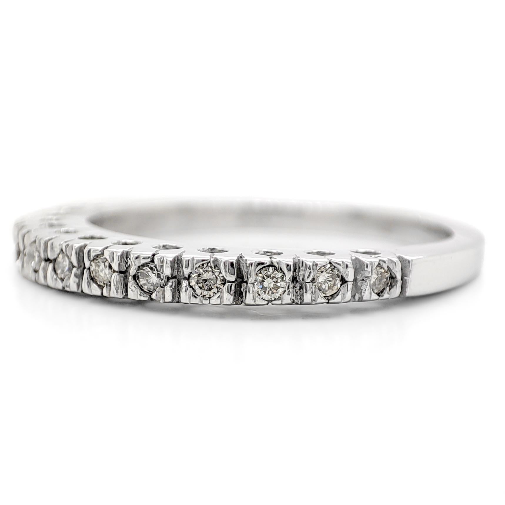 FOR US CUSTOMER NO VAT!
This elegant ring features a 0.14 carat diamond set in a 14K white gold band. The diamond boasts exceptional clarity, falling within the VVS2 to VS2 range, ensuring a breathtaking sparkle.

Crafted with precision, the ring