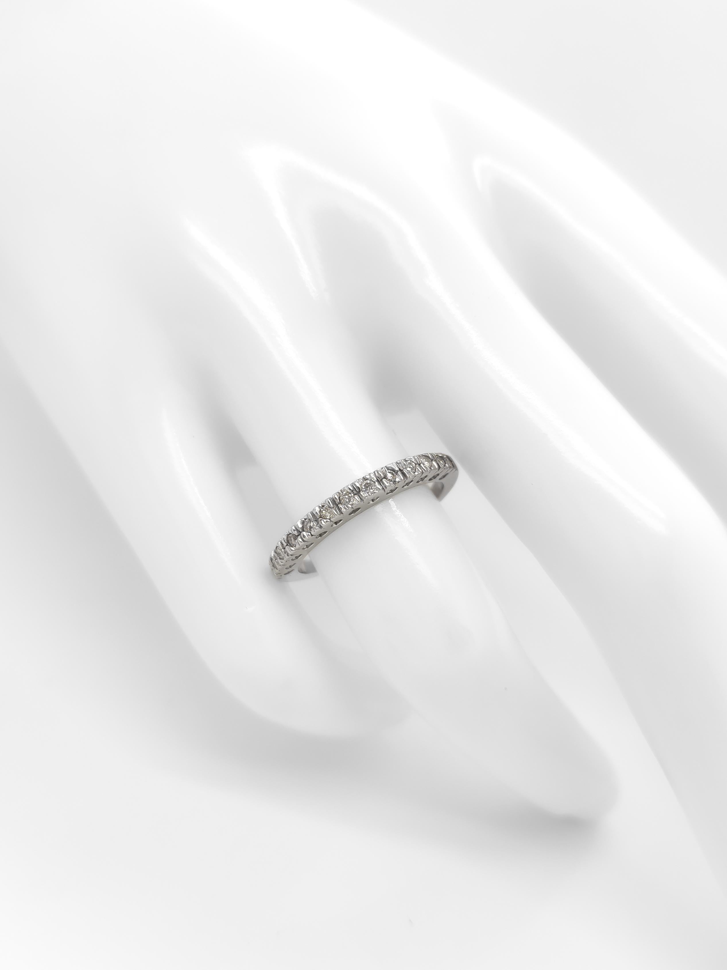 Women's *NO RESERVE* 0.14CT Round Diamond Band Ring 14K White Gold For Sale