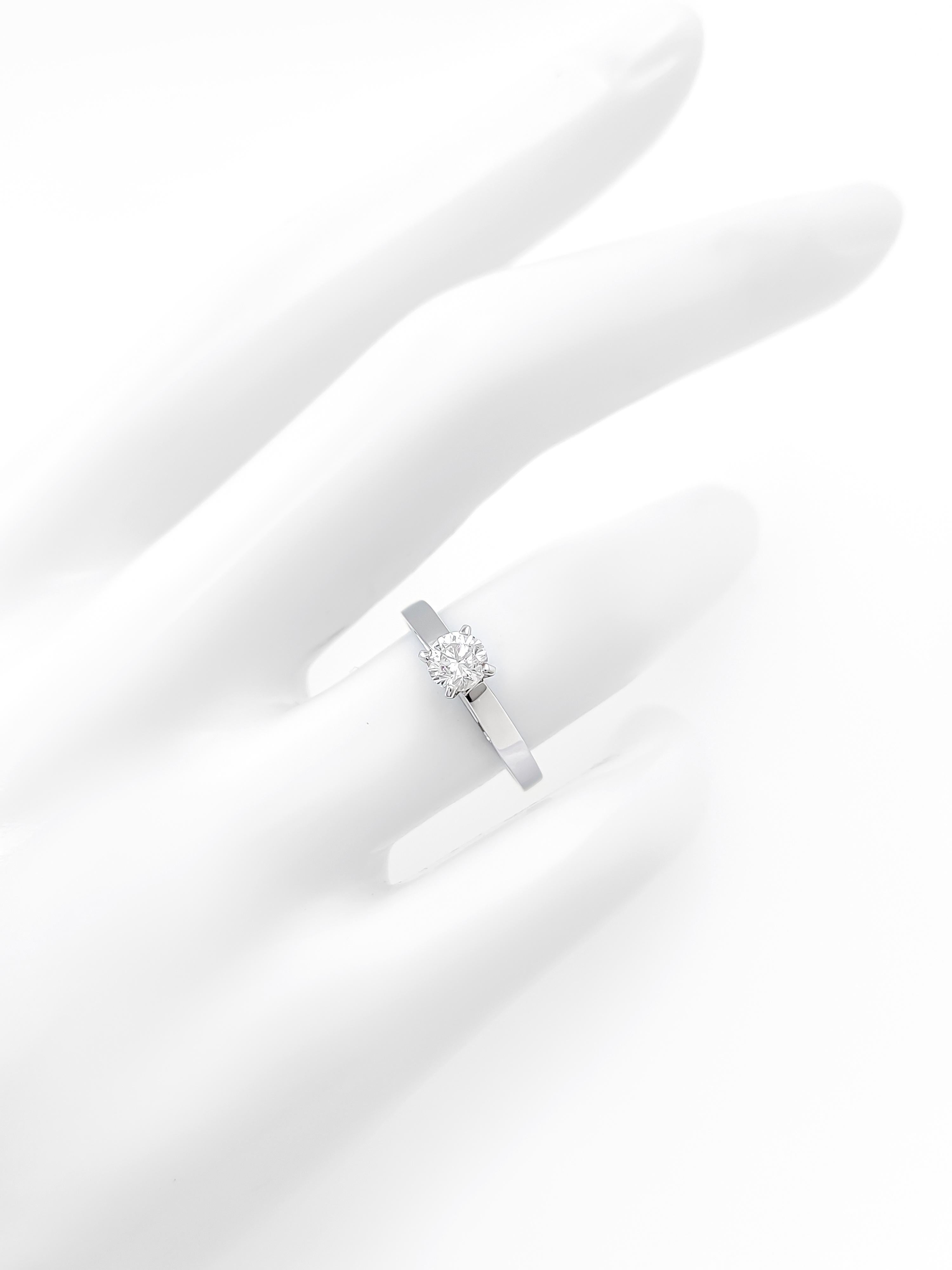 0,35 ct Anillo de compromiso de diamantes solitario de oro blanco de 14 quilates Corte redondo en venta