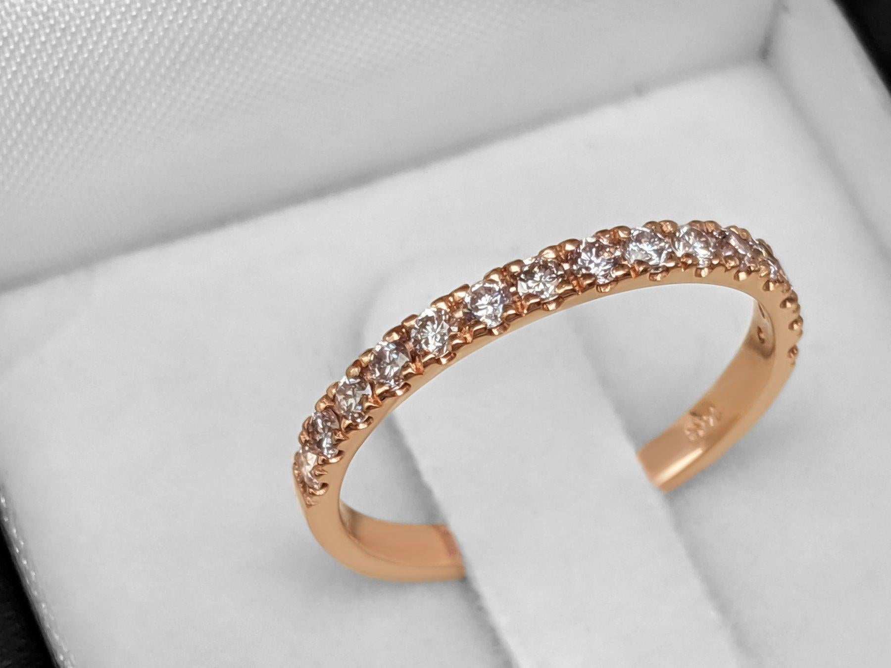 Taille ronde PAS DE RÉSERVE ! 0.45 Carat Fancy Pink Diamond - 14 kt. Bague en or rose en vente