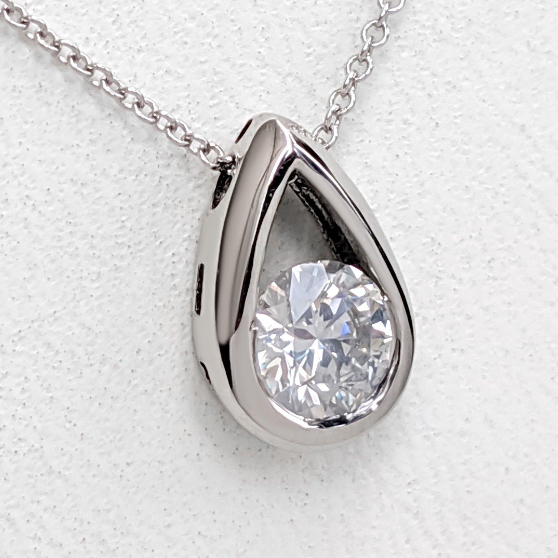 Women's NO RESERVE! 0.50 Carat Diamond - 14 kt. White gold - Necklace with pendant For Sale