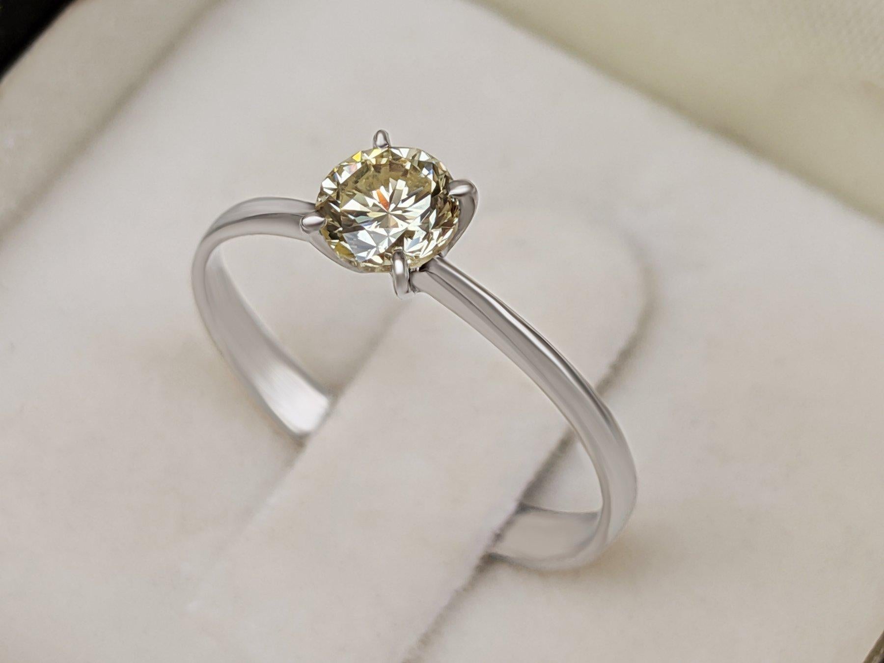 Art Deco NO RESERVE!  0.52 Carat Diamond - 14K White Gold - Ring For Sale