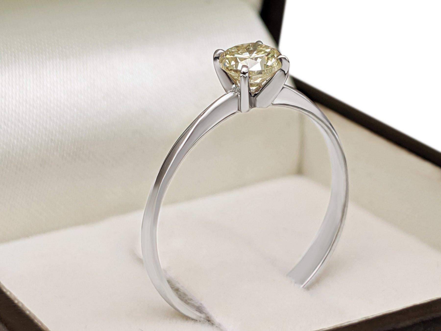 NO RESERVE!  0.52 Carat Diamond - 14K White Gold - Ring In New Condition For Sale In Ramat Gan, IL