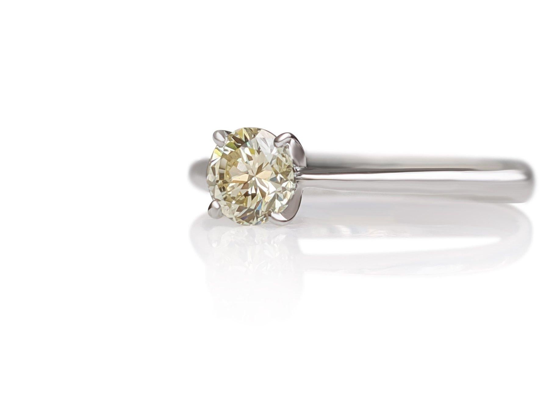 NO RESERVE!  0.52 Carat Diamond - 14K White Gold - Ring For Sale 1