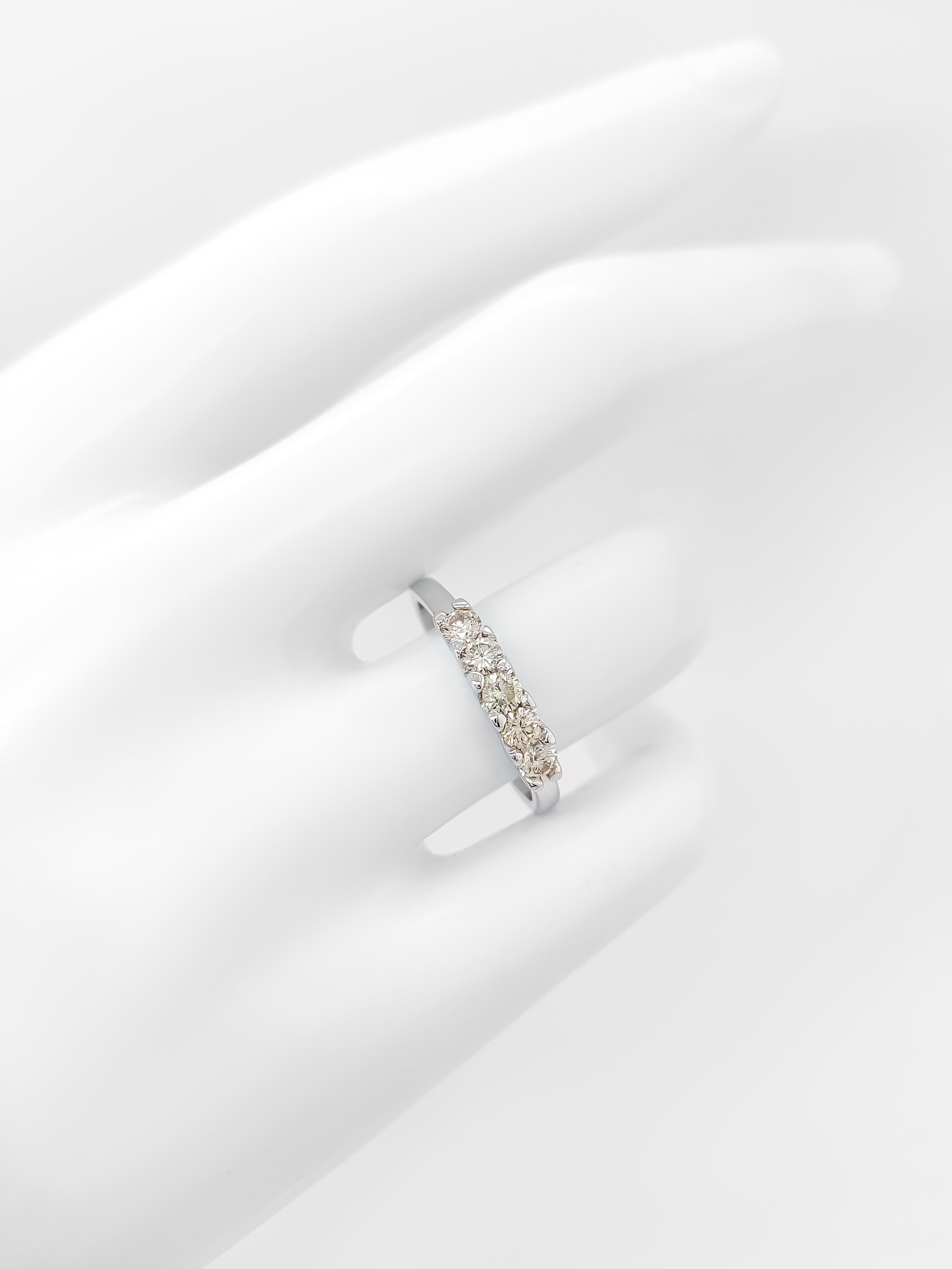 0.55 Round Diamond 14k White Gold Ring In New Condition In Ramat Gan, IL