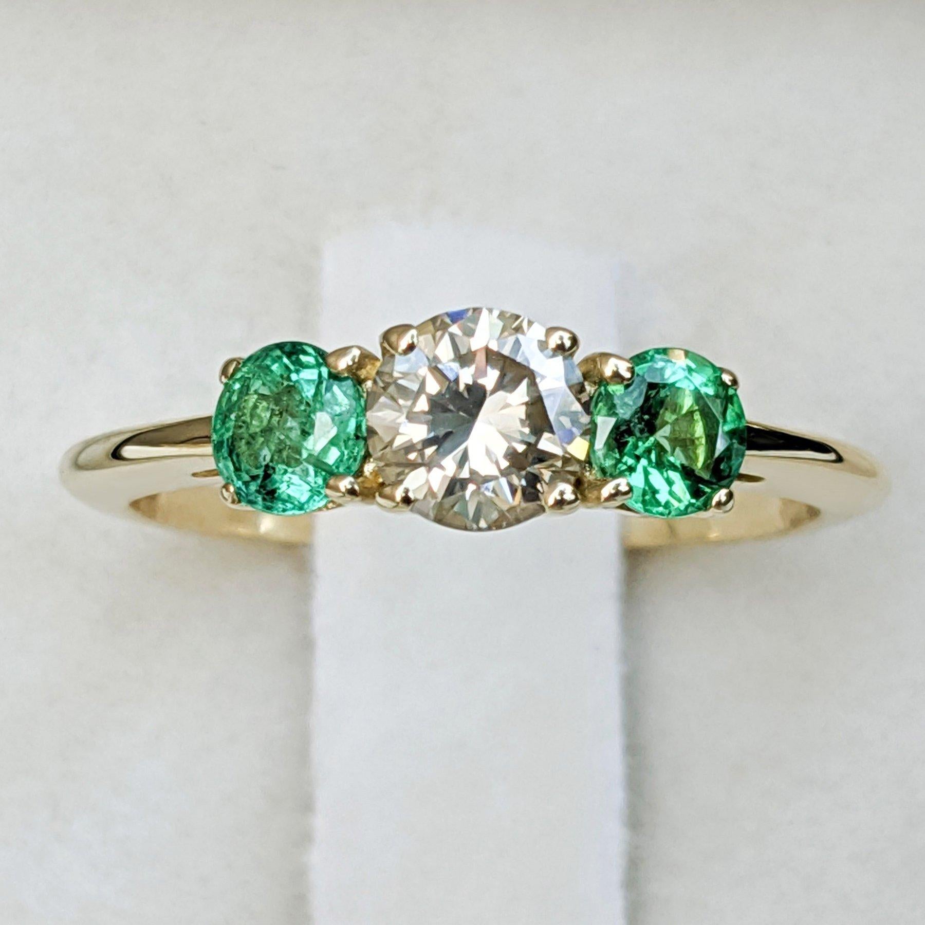 $1 NO RESERVE!   0.57 Carat Diamond & 0.48Ct Emerald - 14K Yellow Gold Ring In New Condition For Sale In Ramat Gan, IL