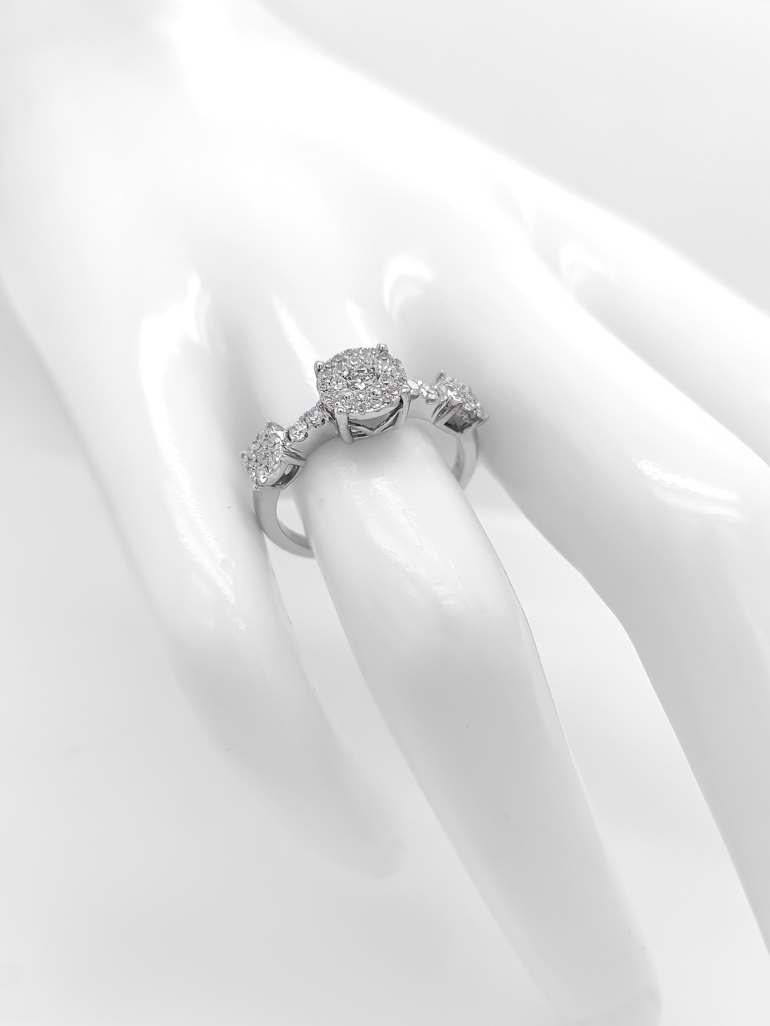 0.60ct Round Diamond 14k White Gold Ring In New Condition For Sale In Ramat Gan, IL