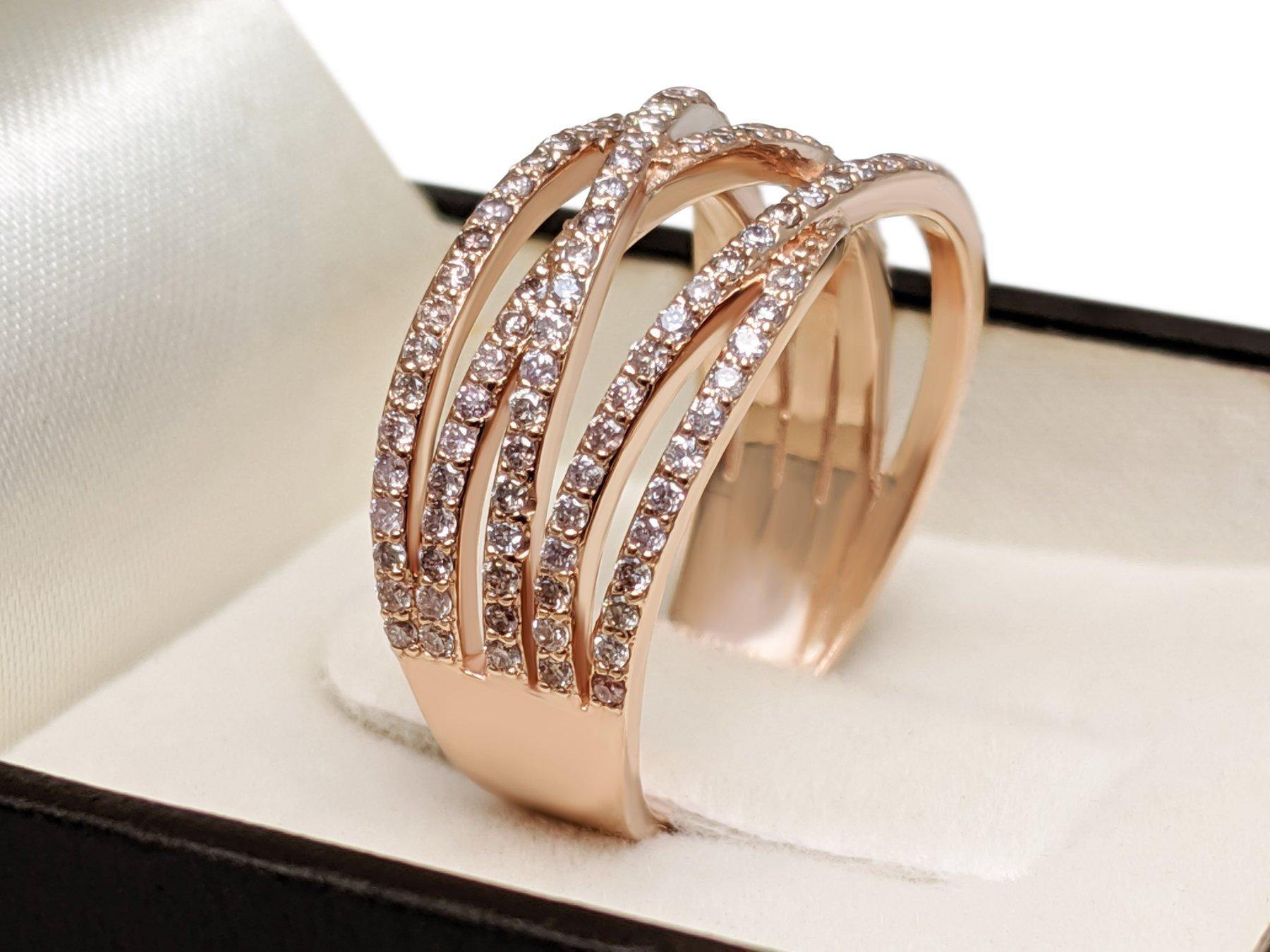 NO RESERVE!  -  0.75 Carat Pink Diamonds - 14K Rose Gold - Ring In New Condition For Sale In Ramat Gan, IL