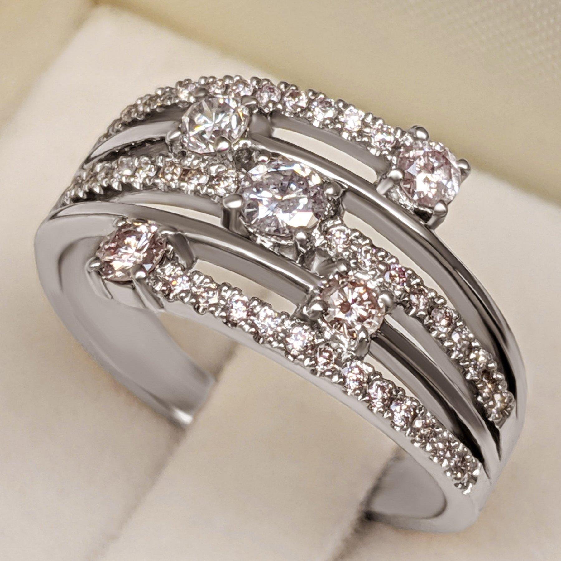 NO RESERVE! - 0.80 Carat Pink Diamonds - 14K White Gold - Ring In New Condition For Sale In Ramat Gan, IL