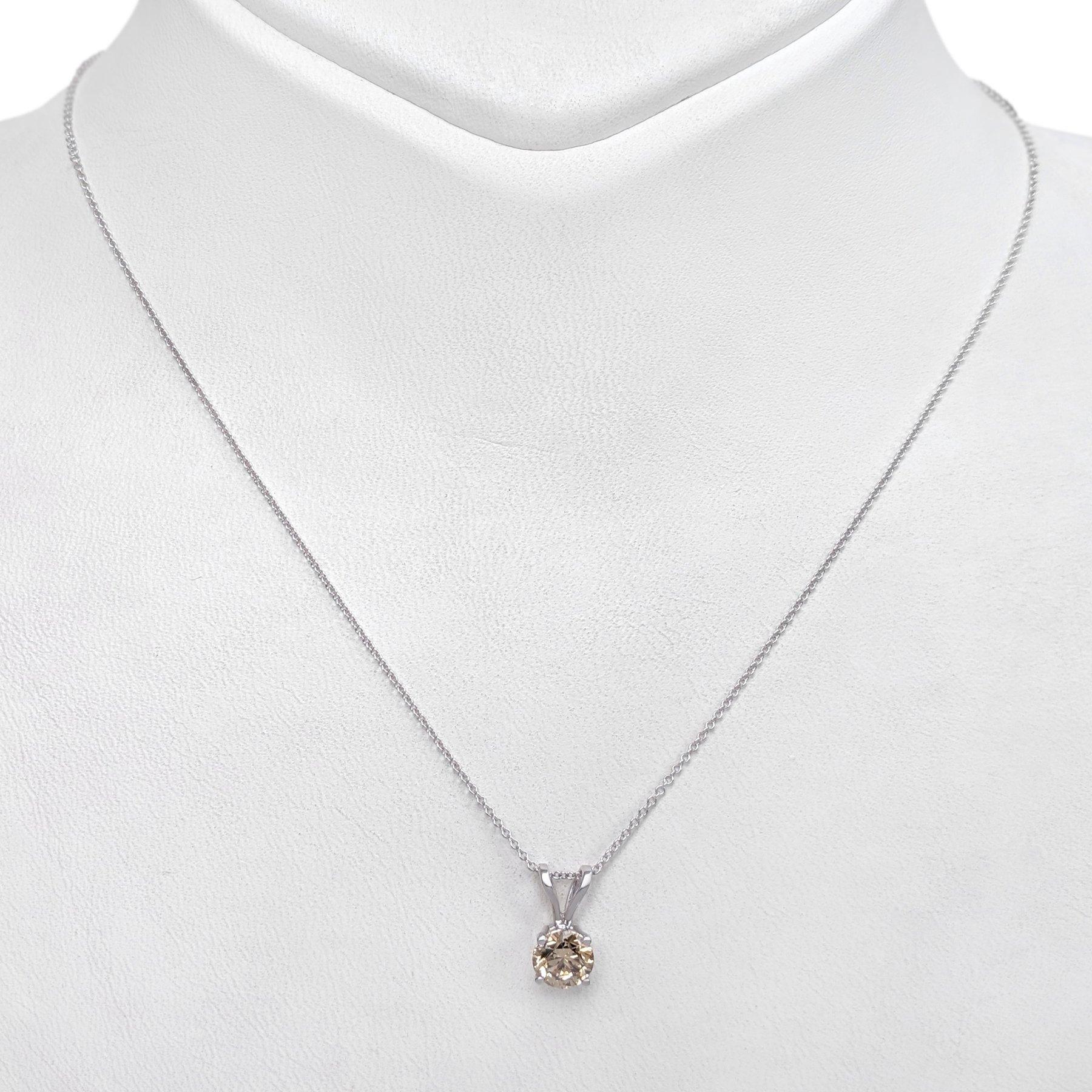 Round Cut $1 NO RESERVE!  0.84 Carat Fancy Diamond - 14 kt. White gold - Pendant Necklace For Sale