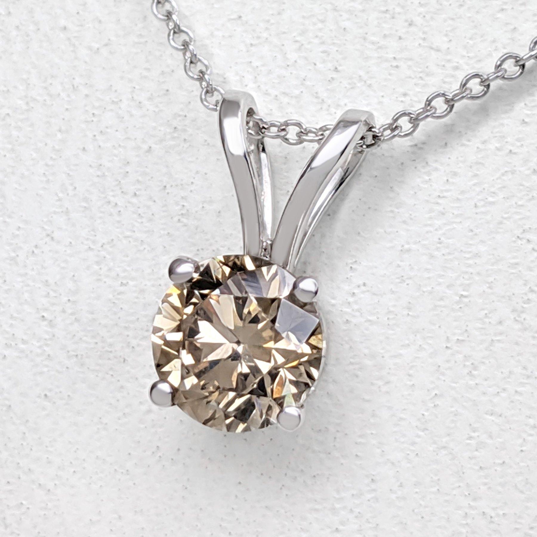 Women's $1 NO RESERVE!  0.84 Carat Fancy Diamond - 14 kt. White gold - Pendant Necklace For Sale
