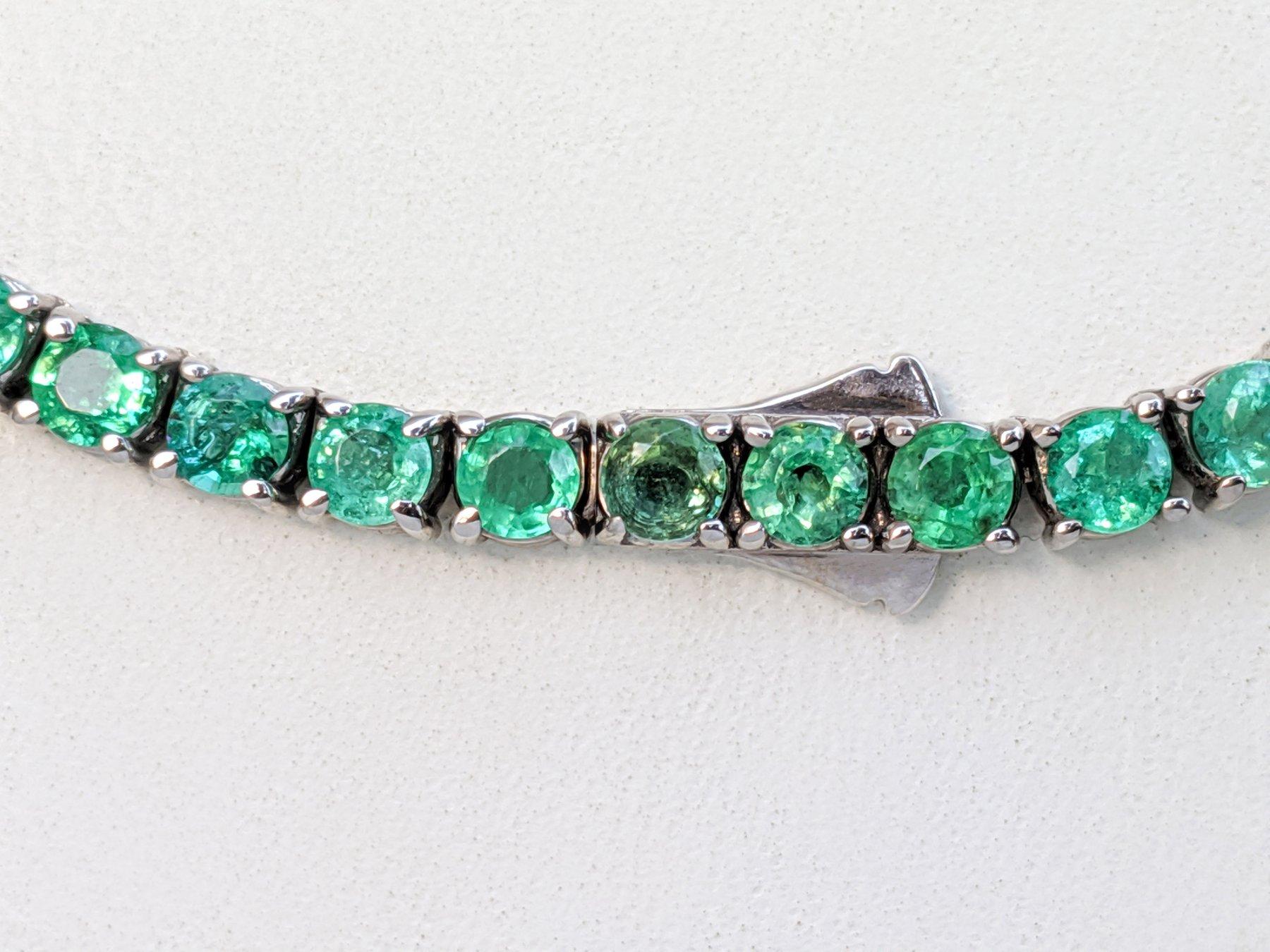 NO RESERVE! 10.40 Carat Natural Emerald Riviera - 14 kt. White Gold - Necklace In New Condition In Ramat Gan, IL
