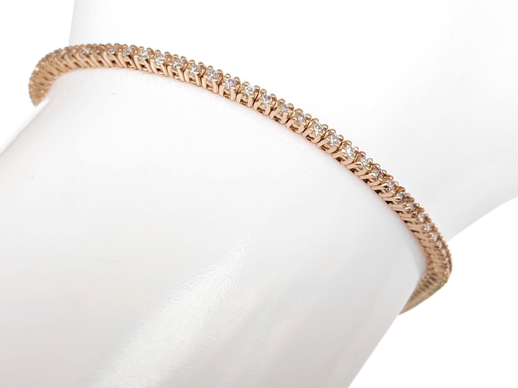 Seitensteine:
___________
Natürliche Diamanten
Schliff: Runder Brillant
Karat: 1,04 cttw / 99 Steine
Farbe: Hellrosa - Fancy Pink
Klarheit: VS-SI

Größe: 17,5 cm

Der Artikel wird von Israeli Diamonds Exchange versandt, der Kunde ist für alle