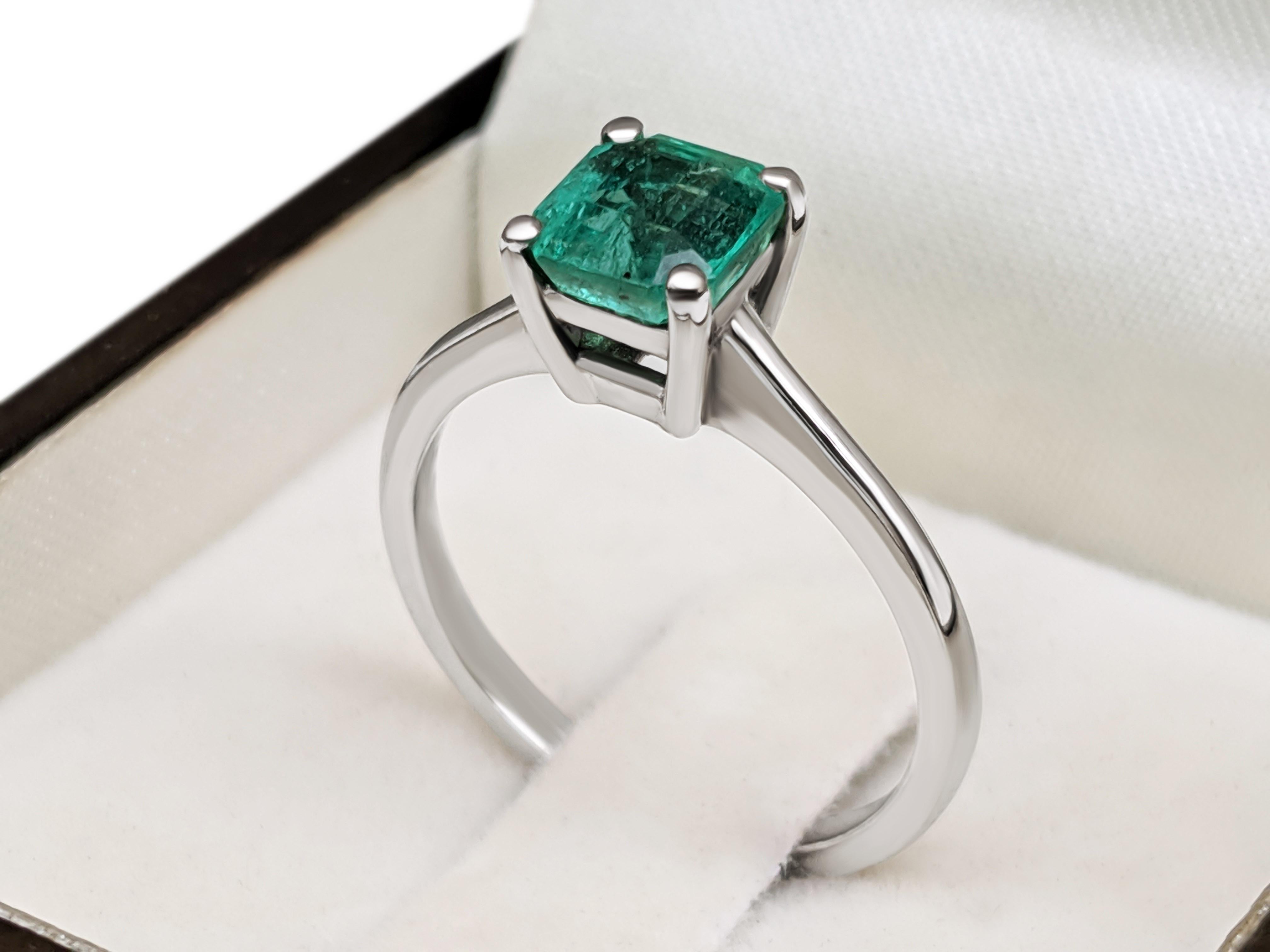 Asscher Cut NO RESERVE!  1.06 Carat Emerald - 14K White Gold - Ring For Sale