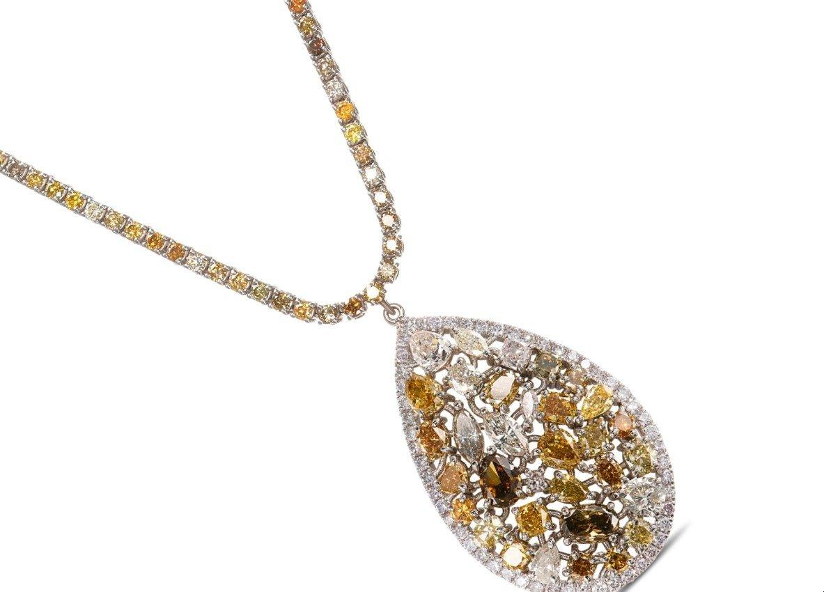 NO RESERVE!  -  10.75Cttw Fancy Diamonds - 14K White gold Necklace With Pendant  In New Condition For Sale In Ramat Gan, IL