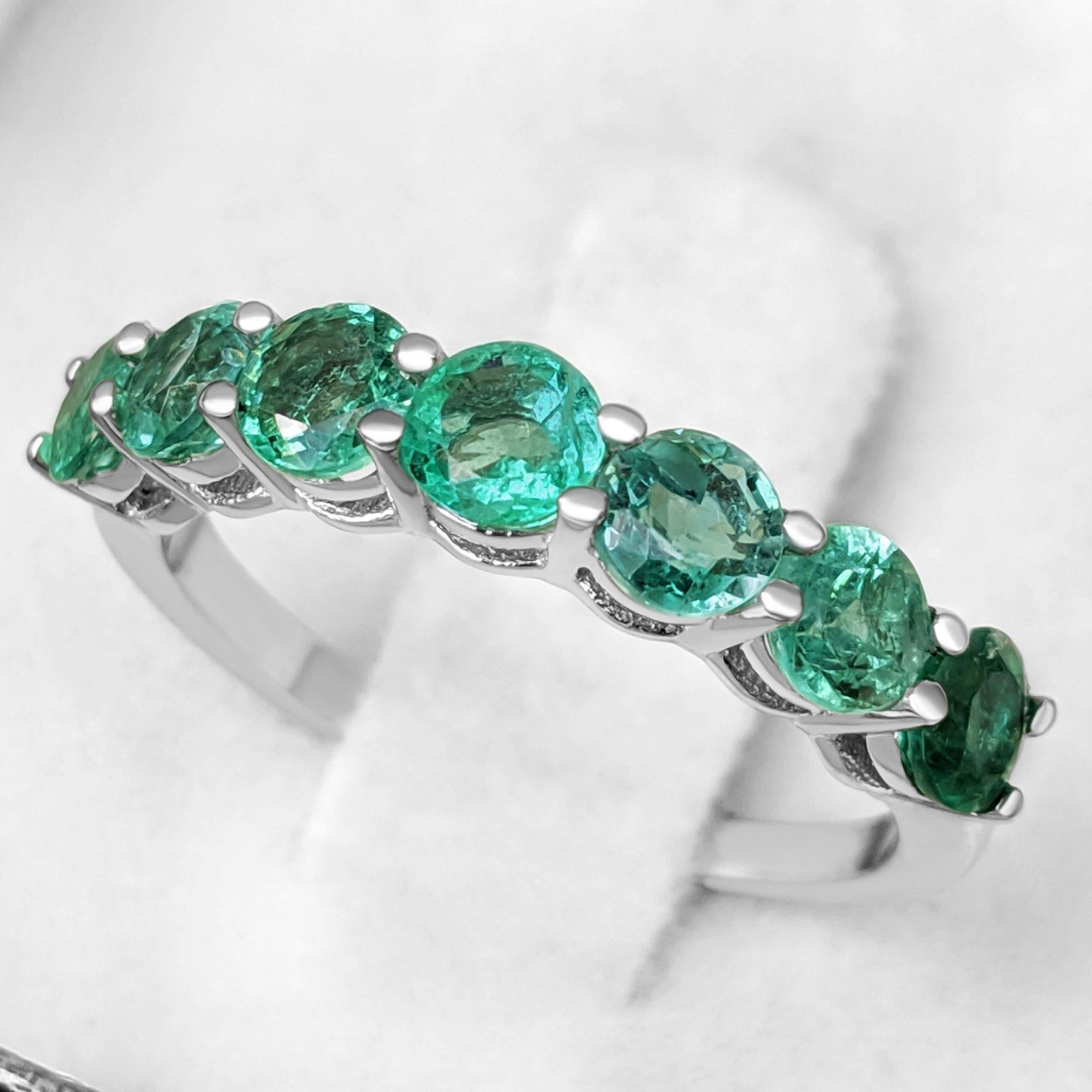 Round Cut NO RESERVE! 1.10 Carat 7 Stone Emerald Band - 14 kt. White gold - Ring For Sale