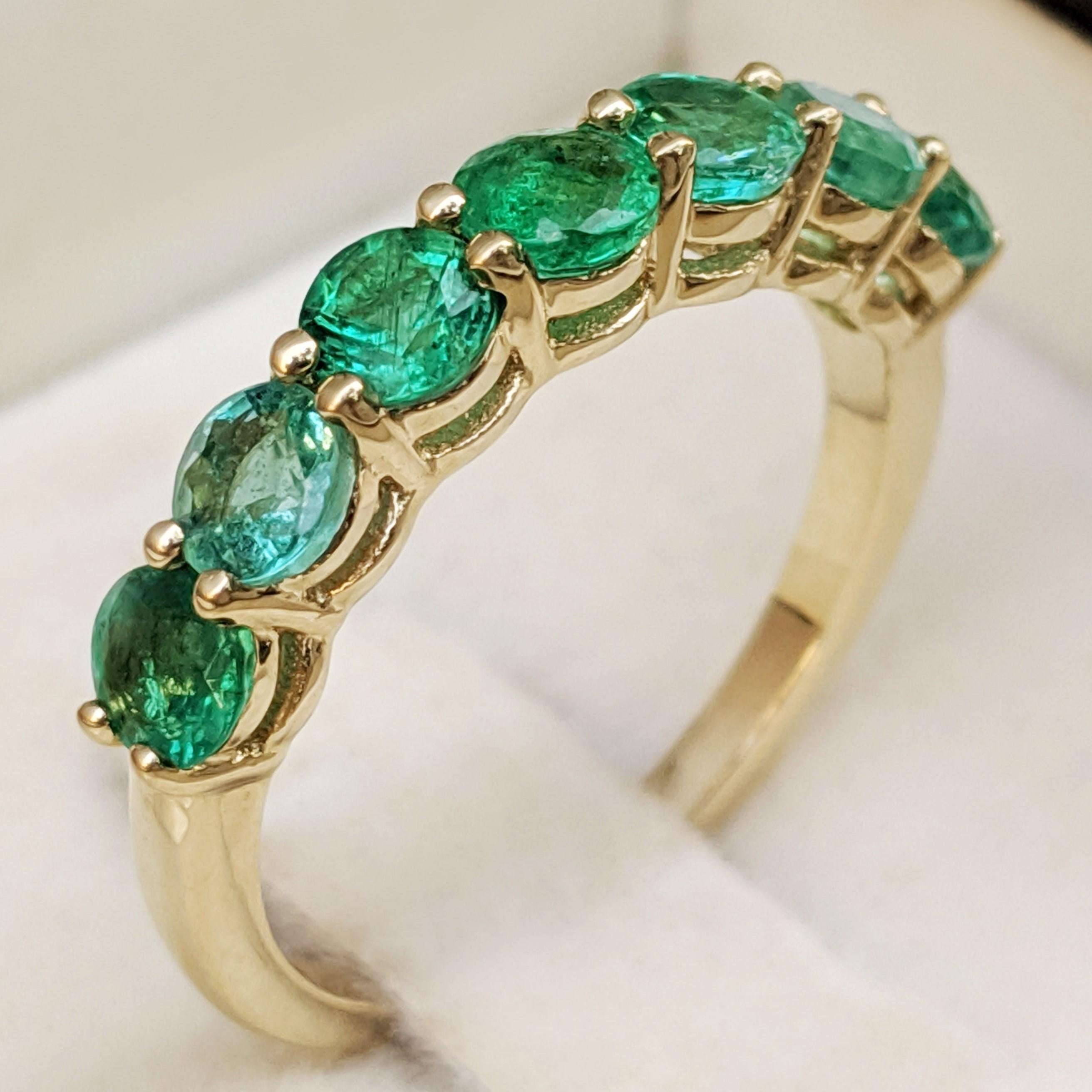 Art Deco $1 NO RESERVE!  1.15 Carat 7 Stone Emerald Band - 14 kt. Gold - Ring For Sale
